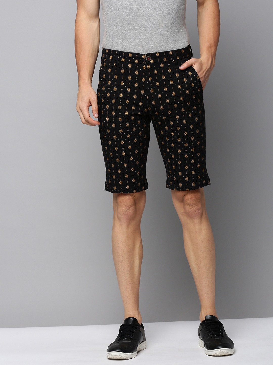 SHOWOFF Men's Knee Length Printed Black Mid-Rise Regular Shorts