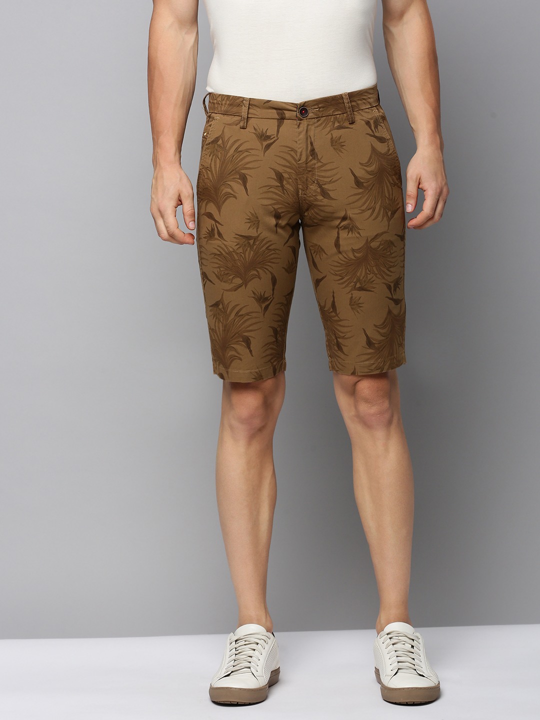 SHOWOFF Men's Knee Length Printed Khaki Mid-Rise Regular Shorts