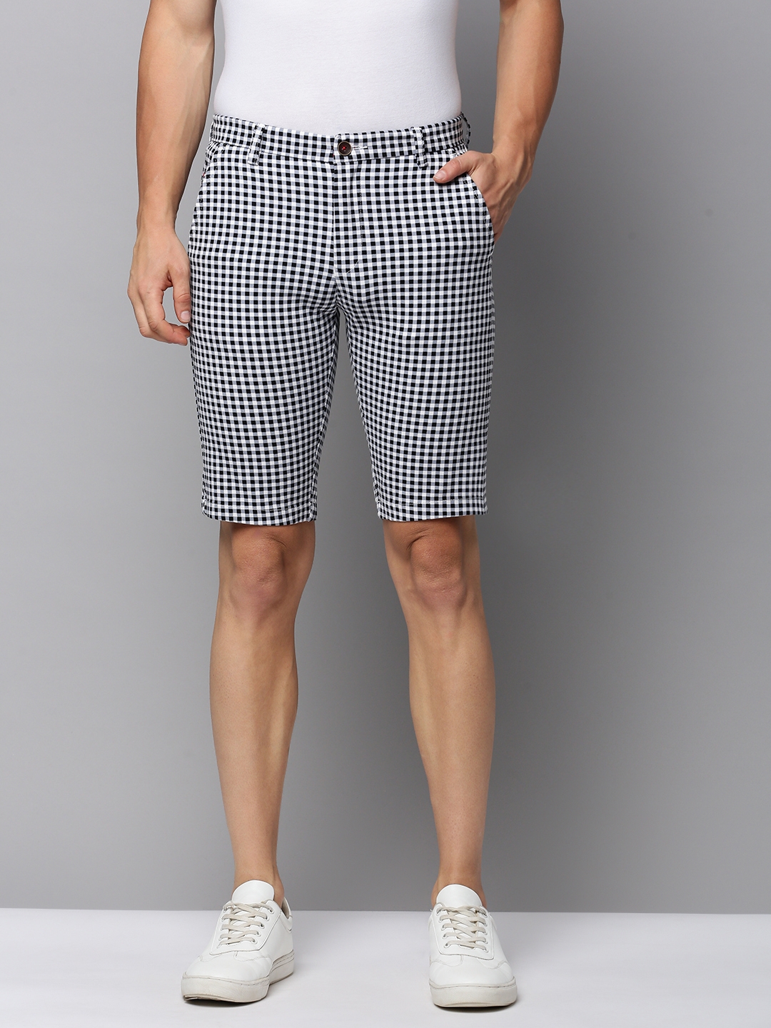 SHOWOFF Men's Knee Length Checked Grey Mid-Rise Regular Shorts