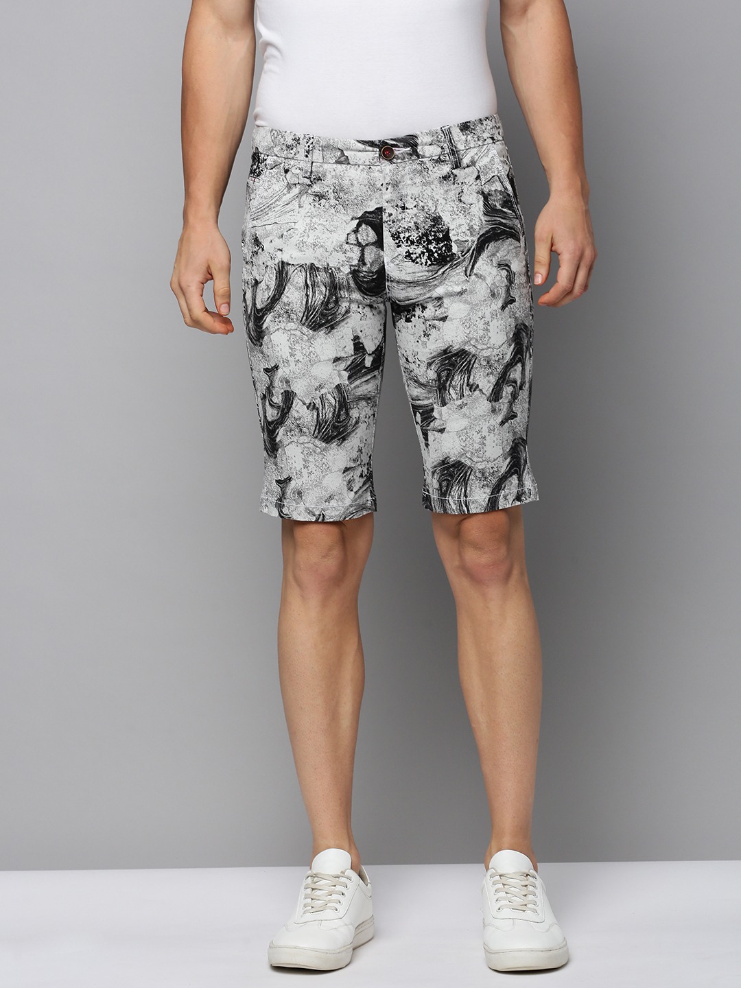 SHOWOFF Men's Knee Length Printed White Mid-Rise Regular Shorts