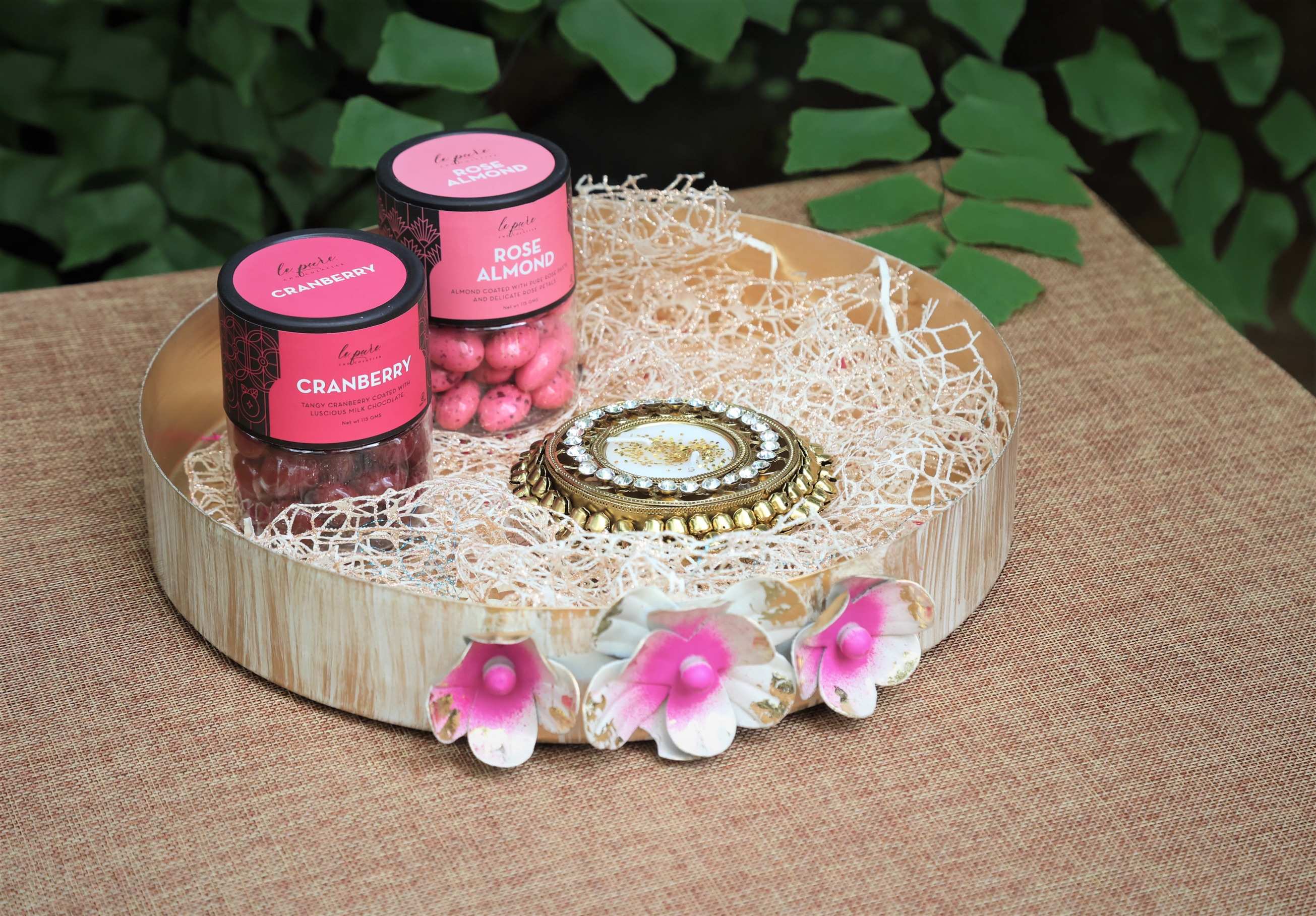 White/Gold Metal Round Deep Platter (B)