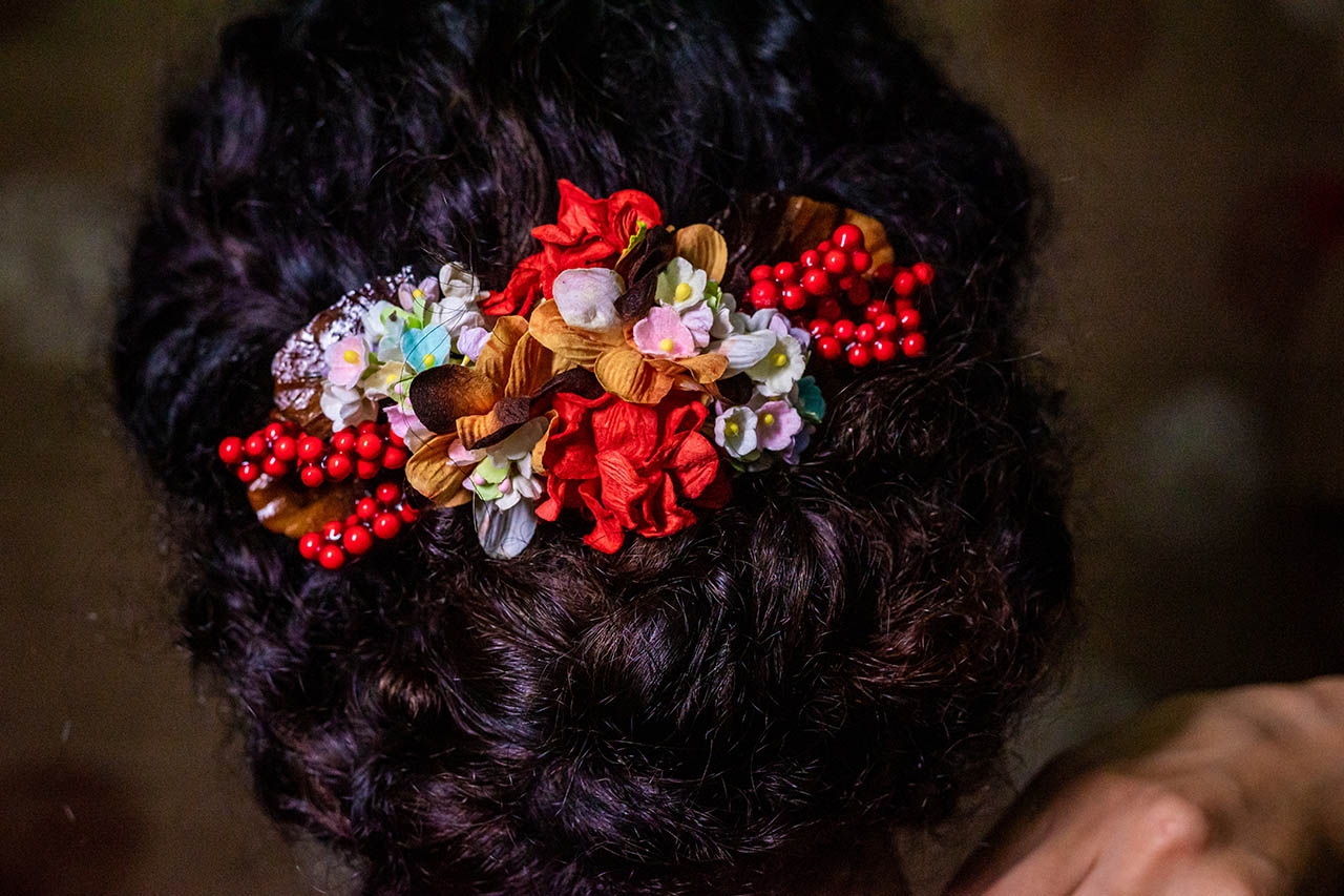 floral clip with berries