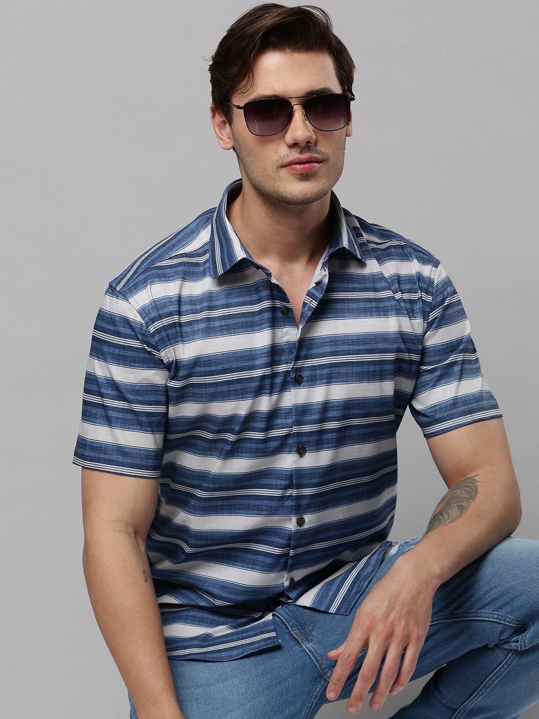 SHOWOFF Men's Spread Collar Long Sleeves Striped Blue Shirt