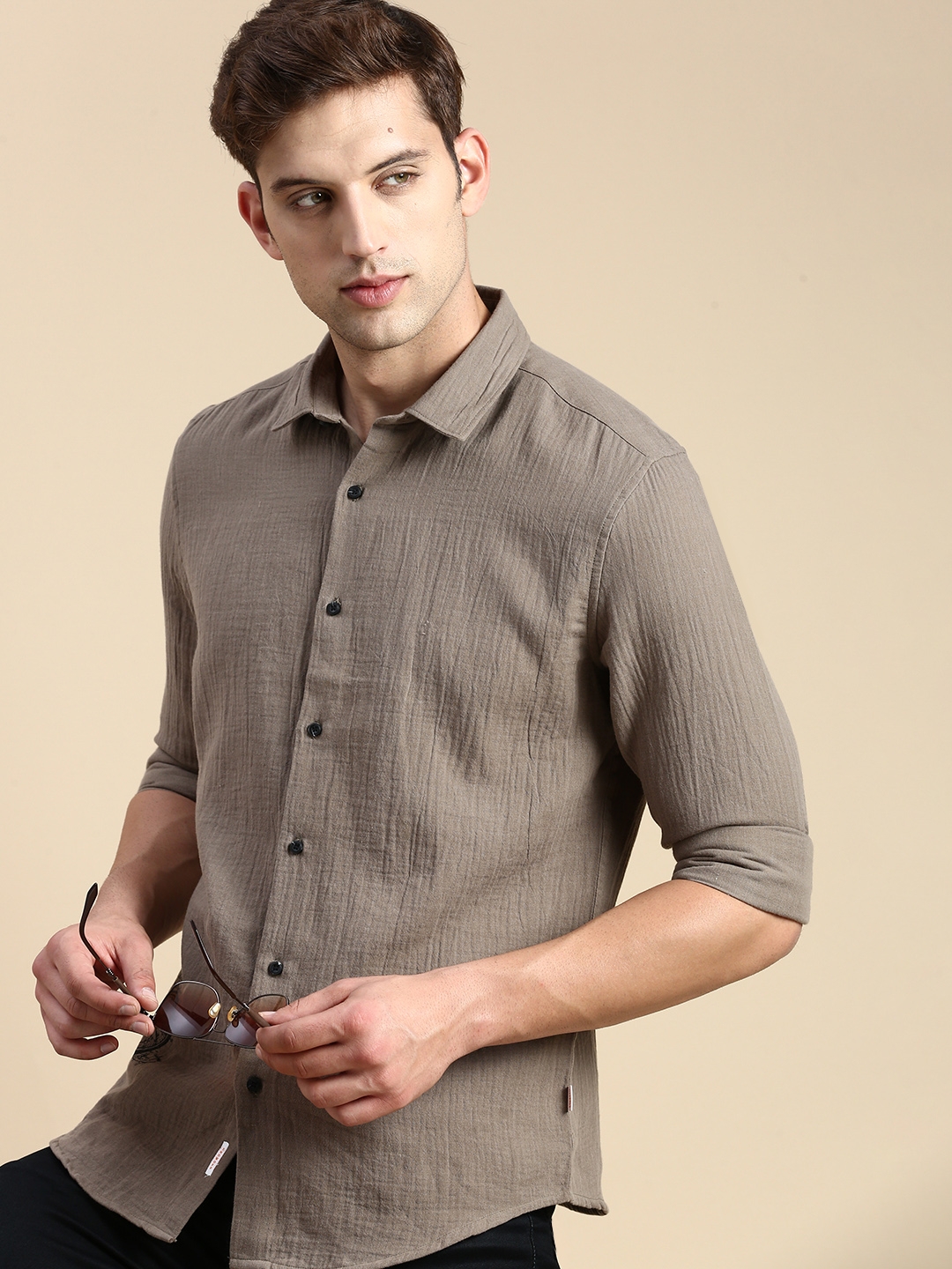SHOWOFF Men's Spread Collar Taupe Slim Fit Solid Shirt