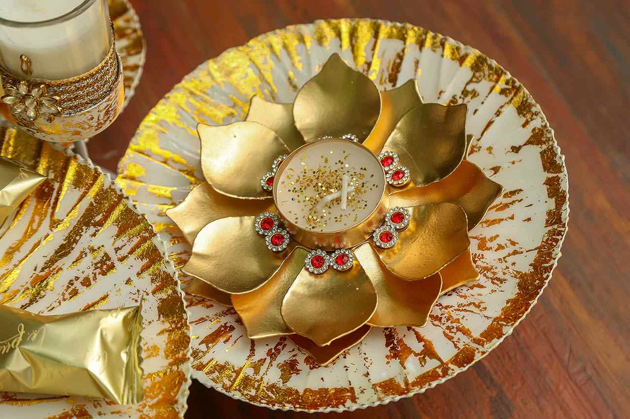 Lotus Metal Candle