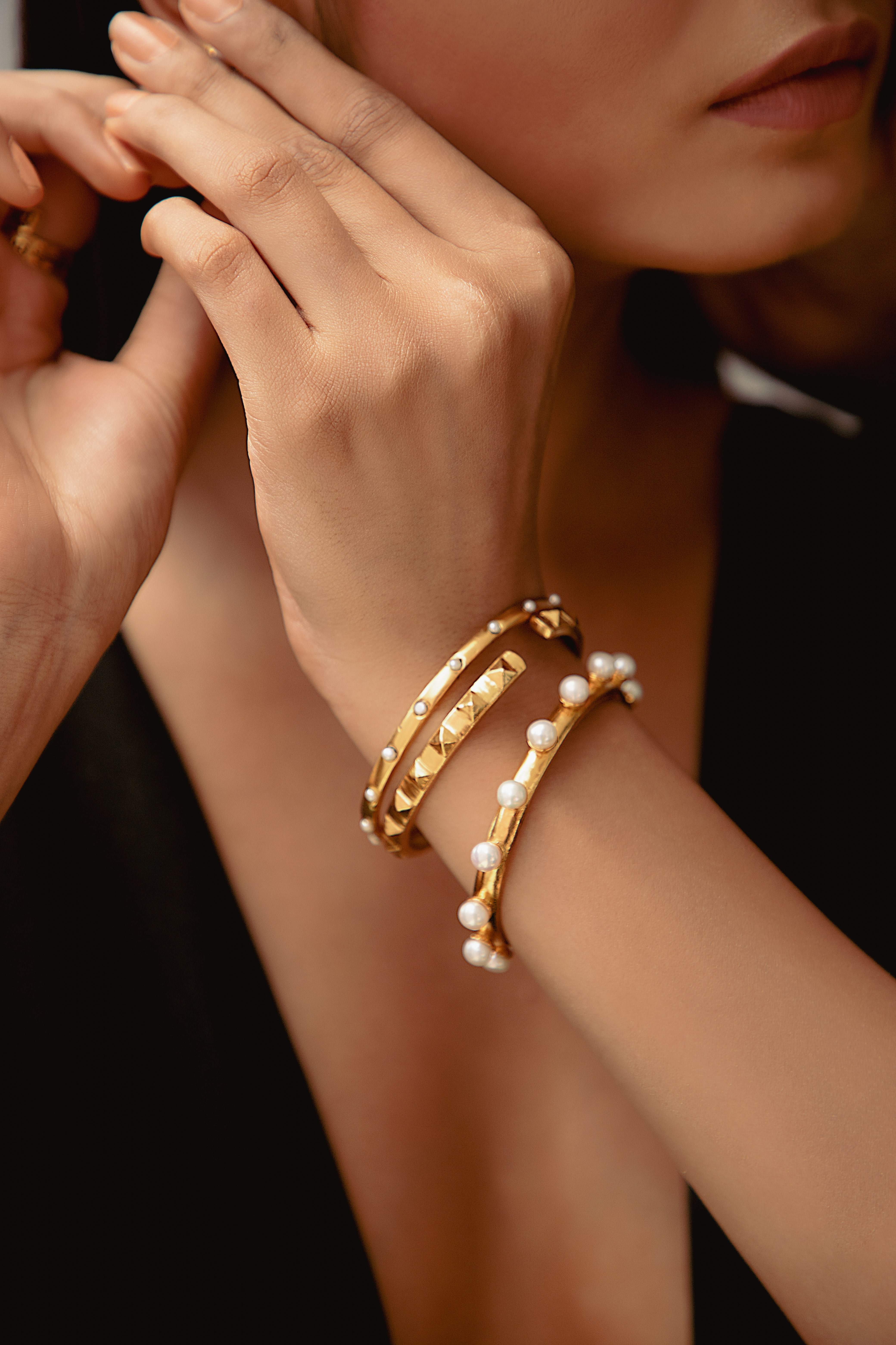 PYRAMID BANGLE