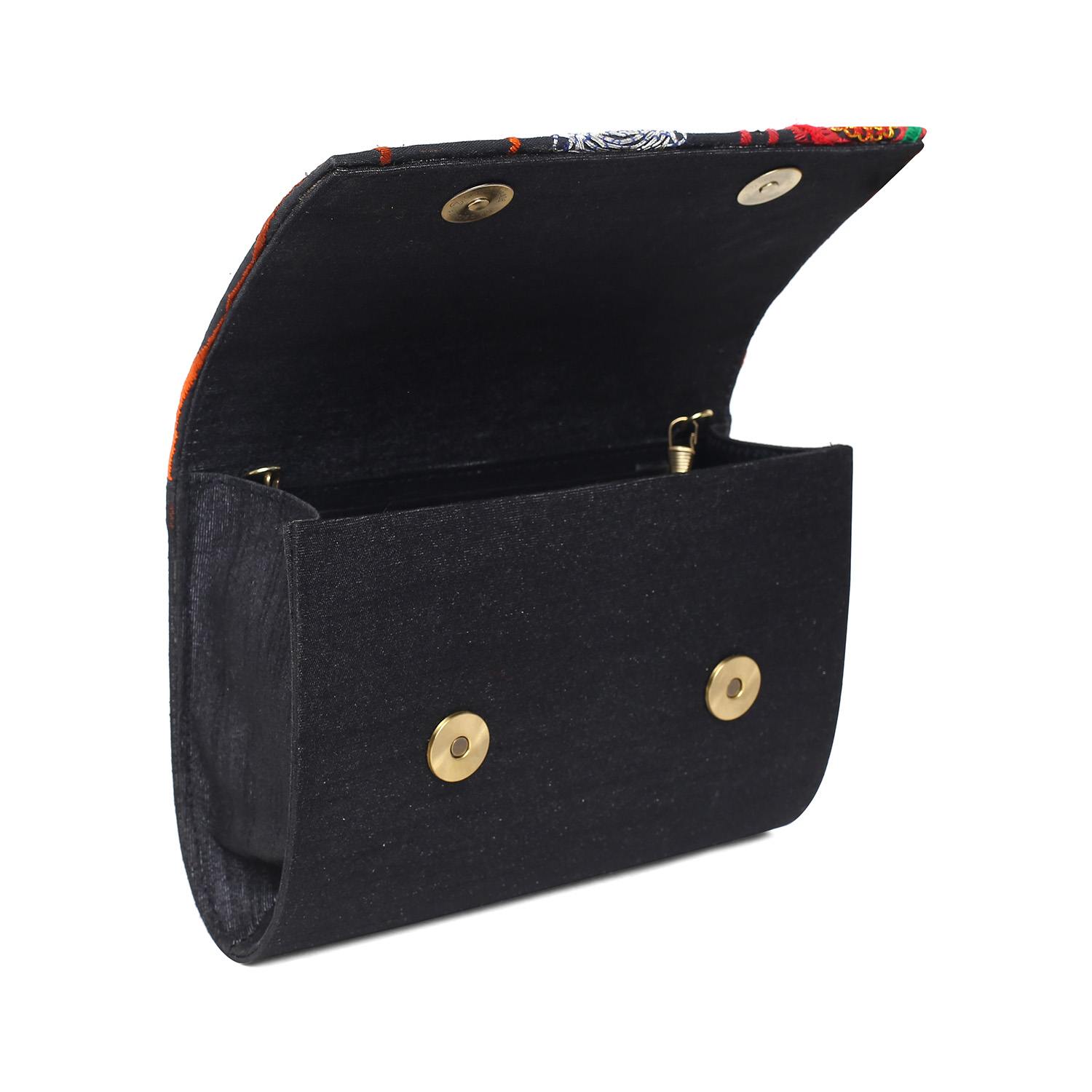 Banjaaran clutch bag