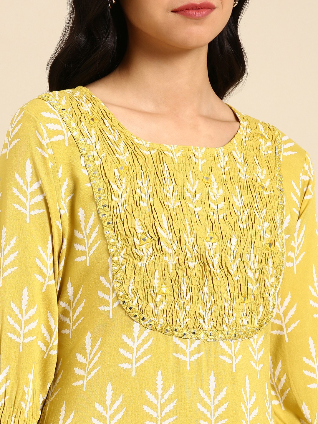 Women's Green Cotton Embroidered Comfort Fit Kurtas