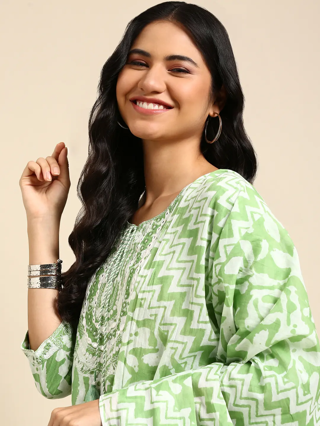 SHOWOFF Women Green Printed Keyhole Neck Three-Quarter Sleeves Mid Length Straight Kurta Set