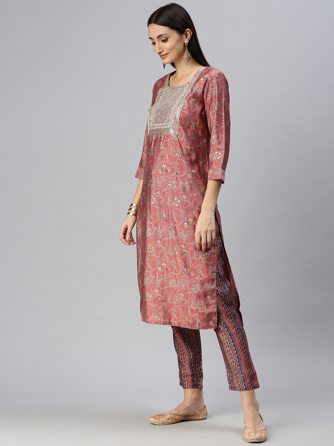 Women's Pink Crepe Floral Regular Kurta Sets