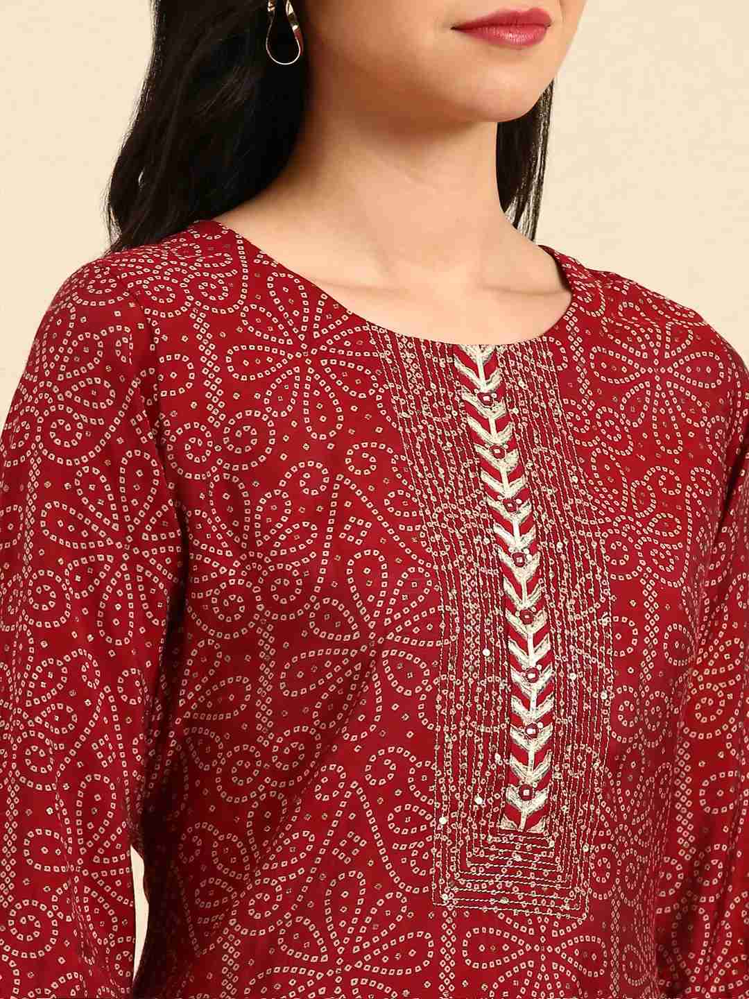 SHOWOFF Women's Scoop Neck Maroon Straight Kurta Sets