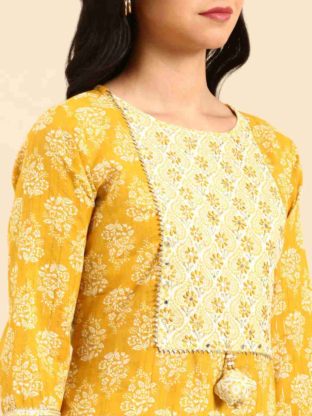 Women's Yellow Cotton Blend Printed Comfort Fit Kurta Sets