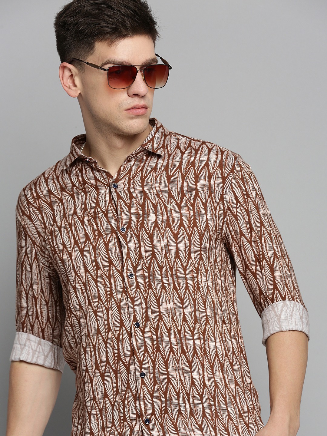 SHOWOFF Men's Spread Collar Brown Printed Shirt