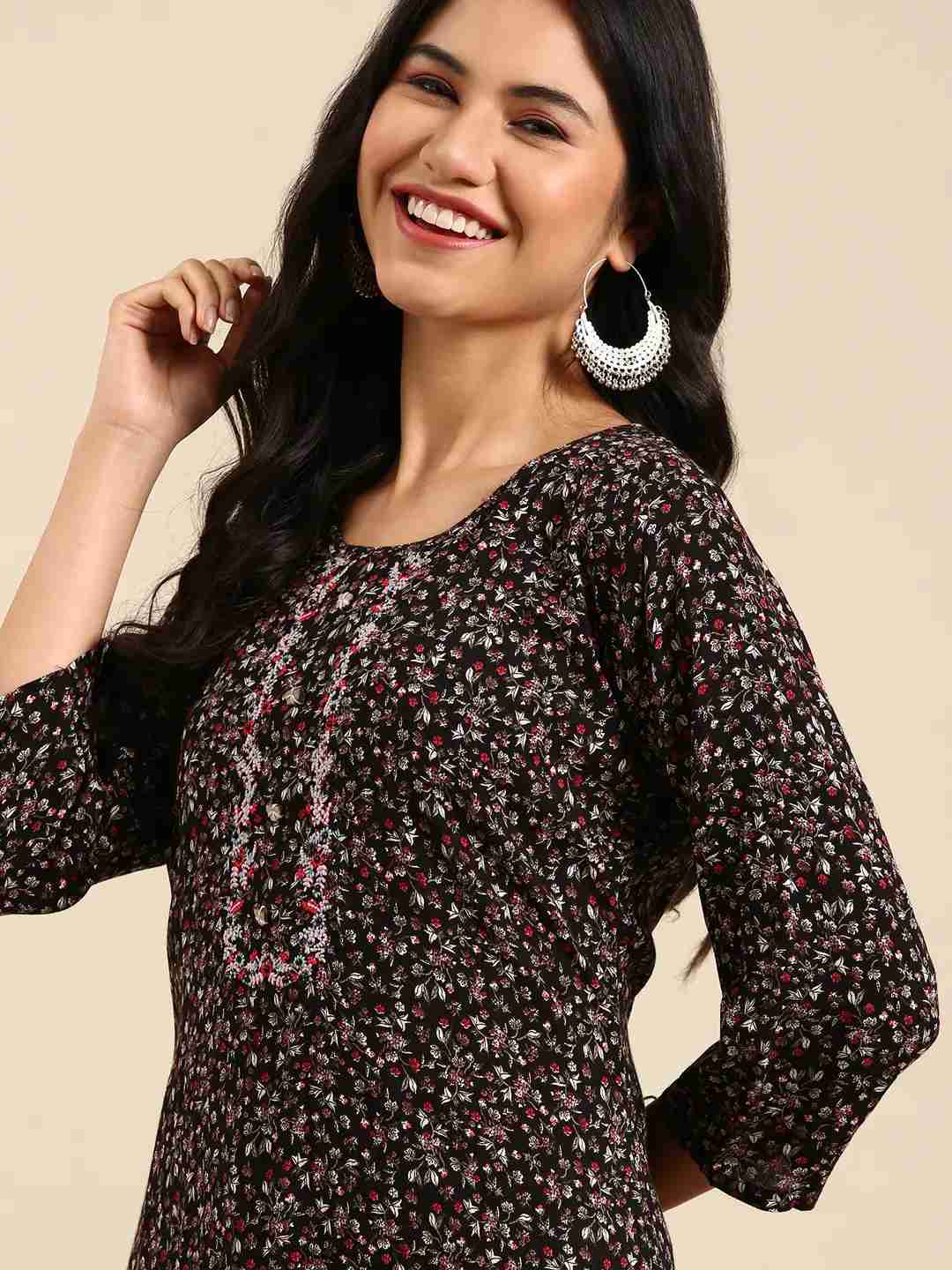Women's Black Viscose Rayon Printed Comfort Fit Kurtas