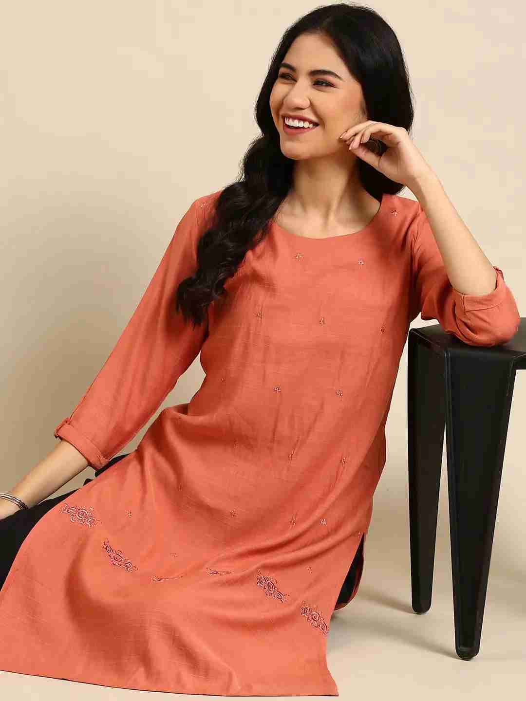 Women's Orange Viscose Rayon Printed Comfort Fit Kurtas