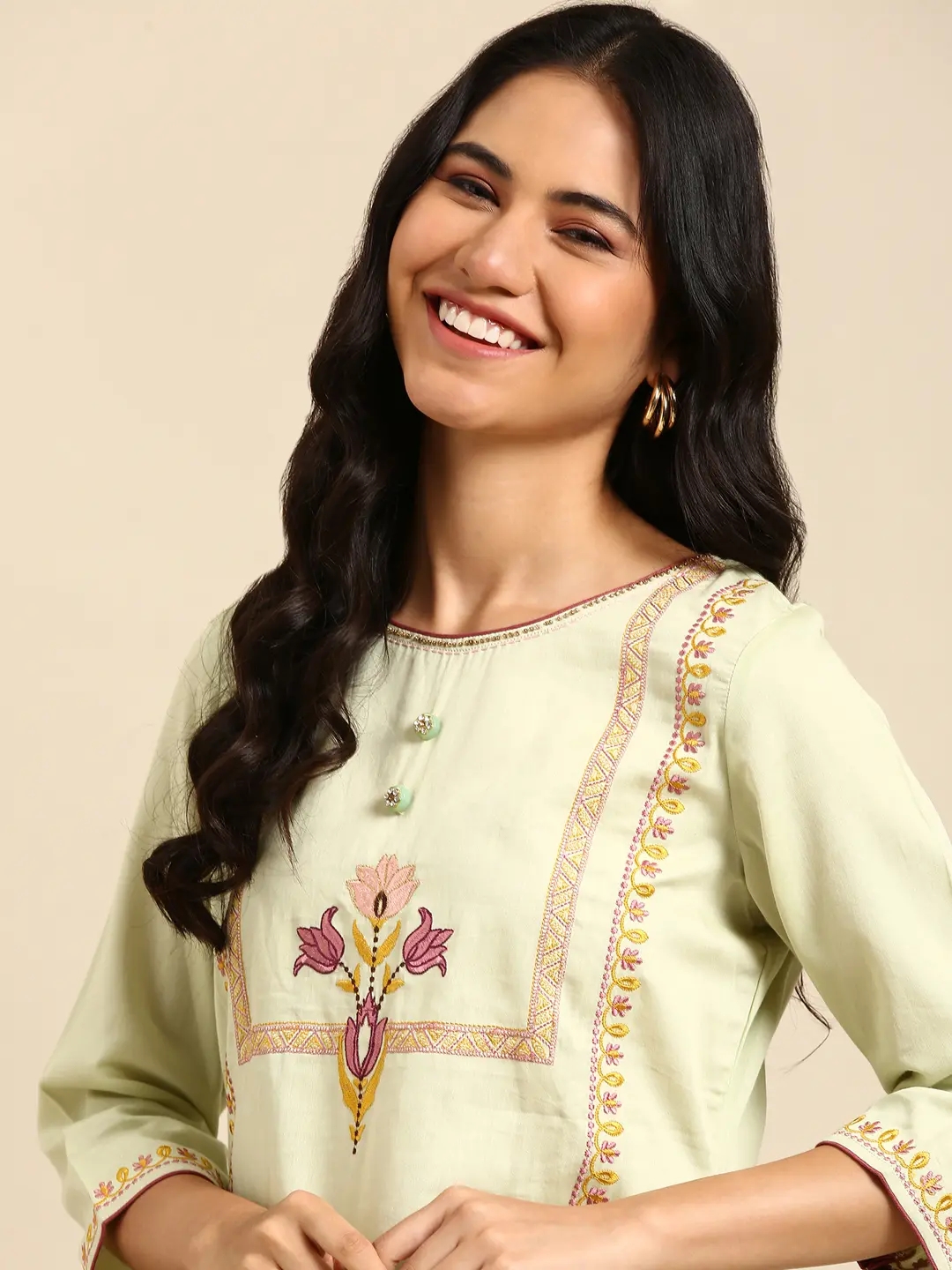 Showoff | SHOWOFF Women Green Embroidered Scoop Neck Three-Quarter Sleeves Mid Length Straight Kurta Set