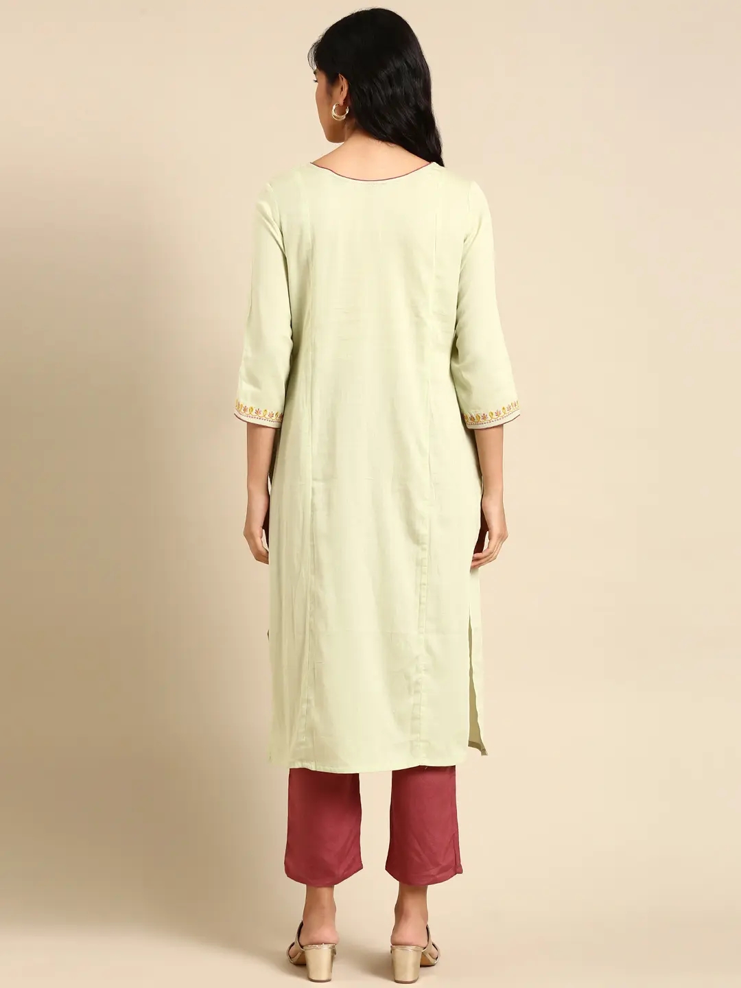 Women's Green Cotton Blend Embroidered Comfort Fit Kurta Sets