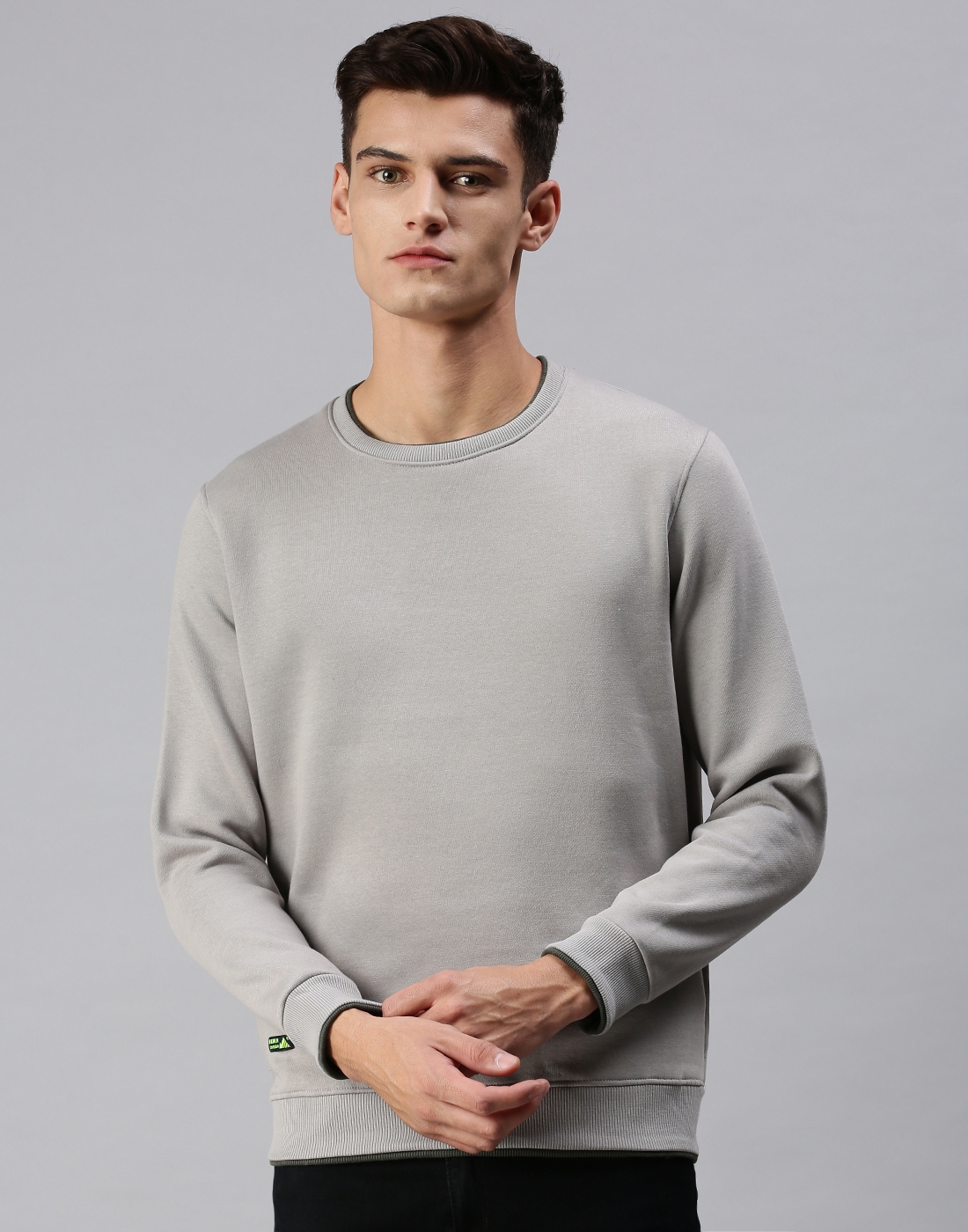 SHOWOFF Men Grey Solid Round Neck Full Sleeves Slim Fit Sweatshirt