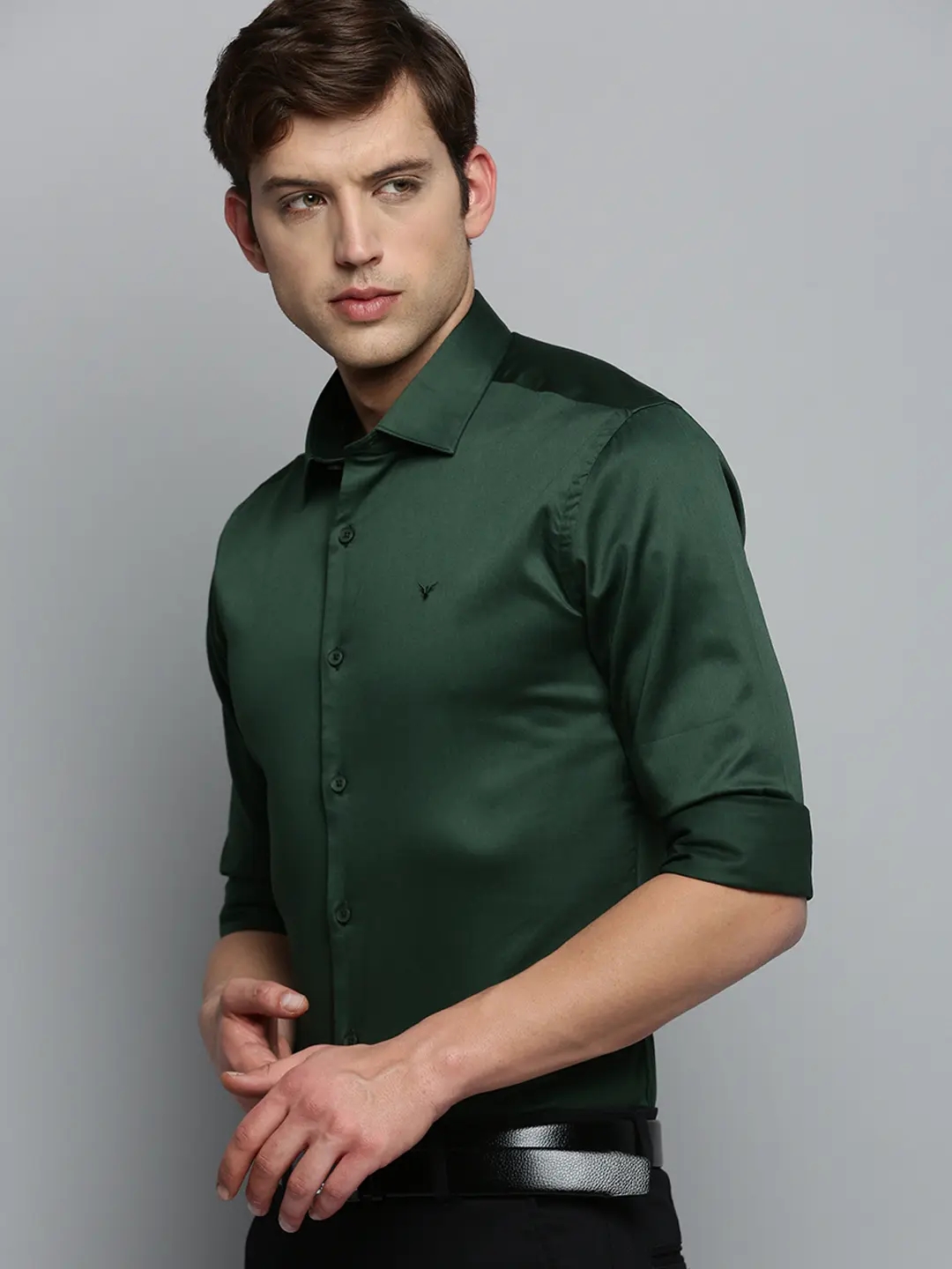 SHOWOFF Men's Spread Collar Solid Green Smart Shirt
