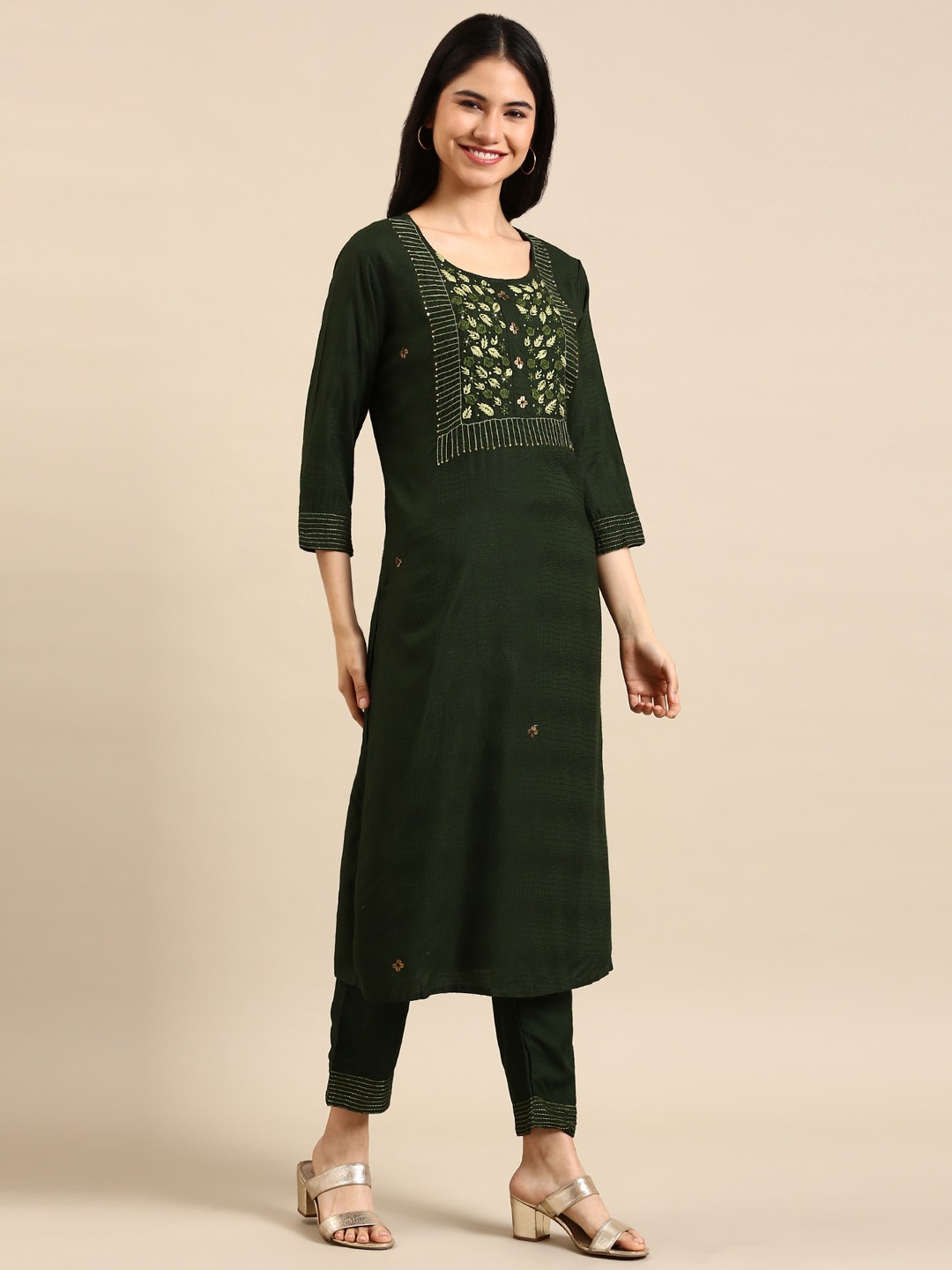 Women's Green Cotton Blend Solid Comfort Fit Kurta Sets