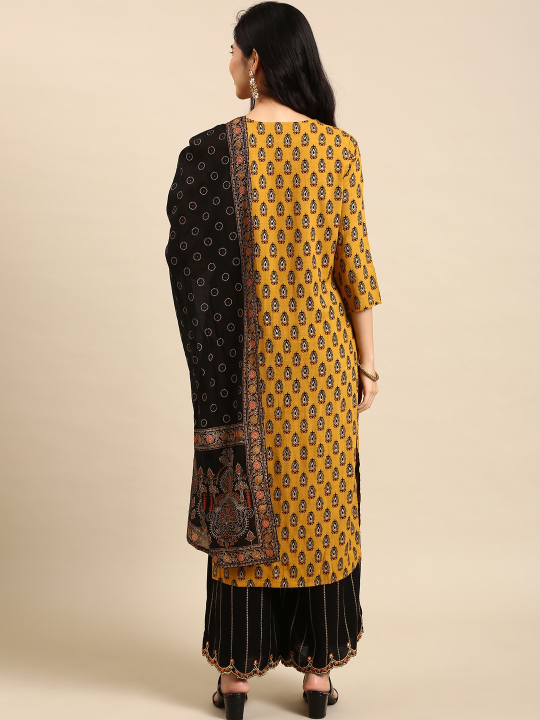 Women's Yellow Cotton Blend Printed Comfort Fit Kurta Sets