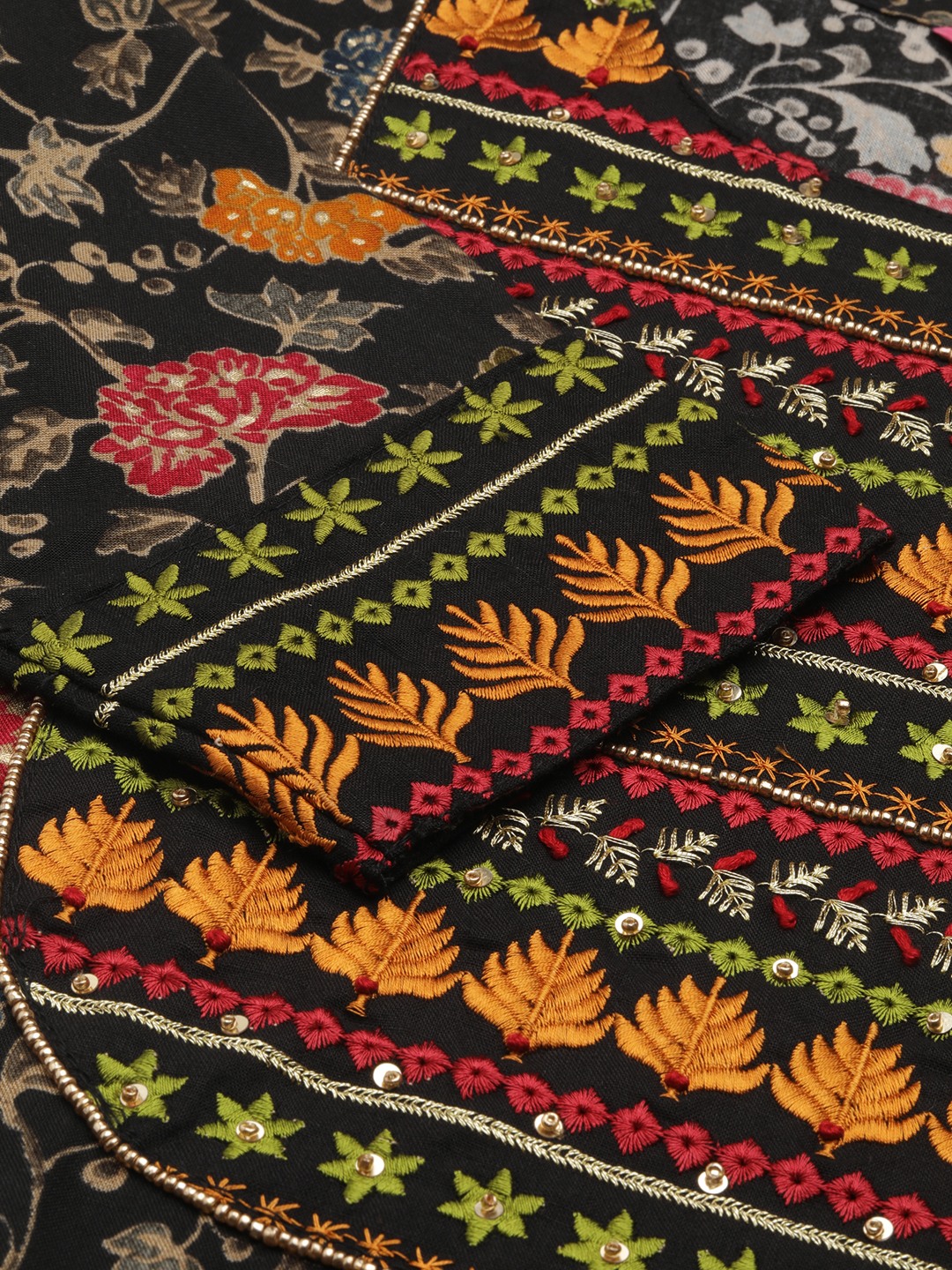 Women's Black Cotton Blend Floral Comfort Fit Kurta Sets