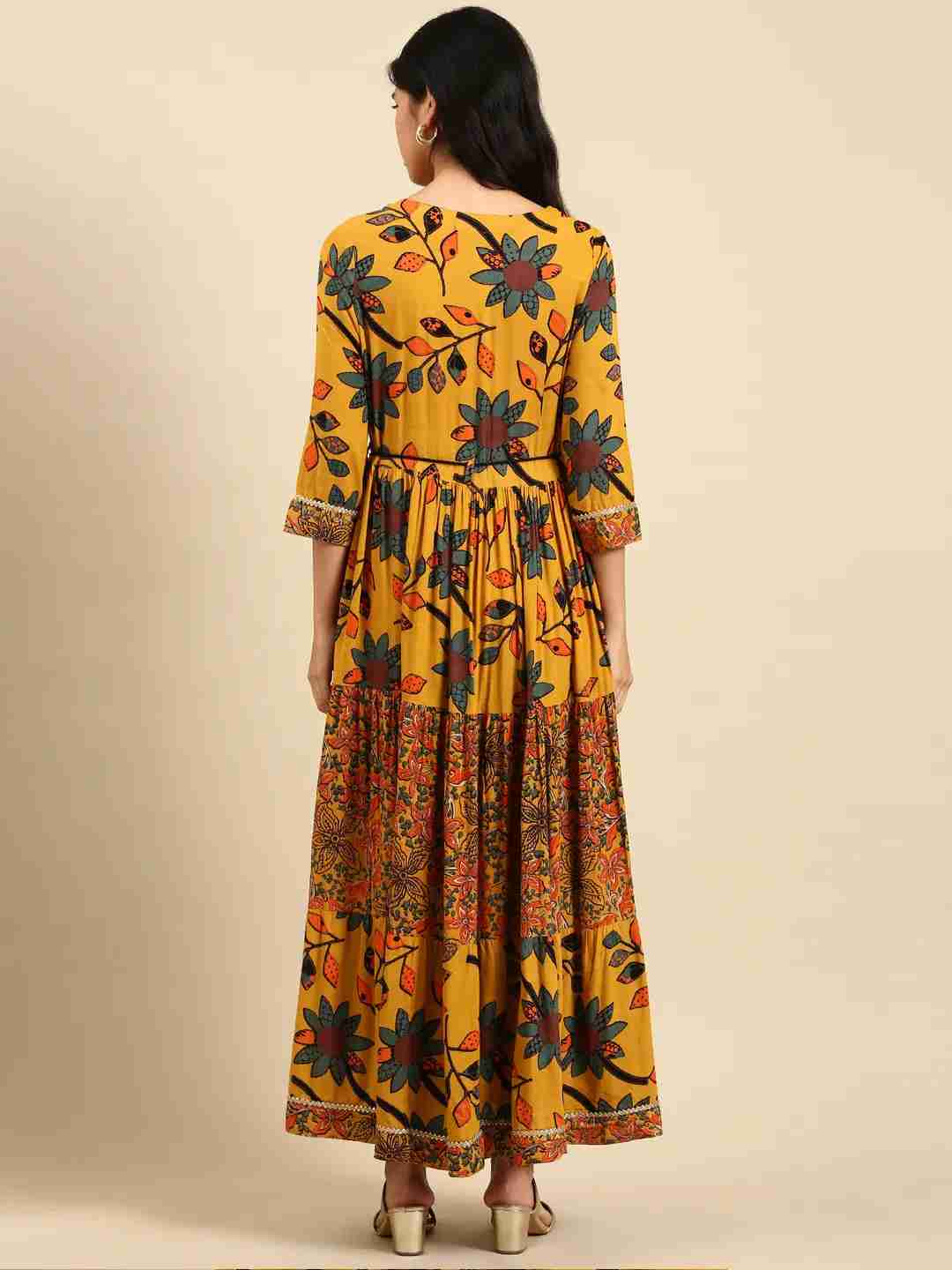 Women's Yellow Cotton Printed Comfort Fit Kurtas