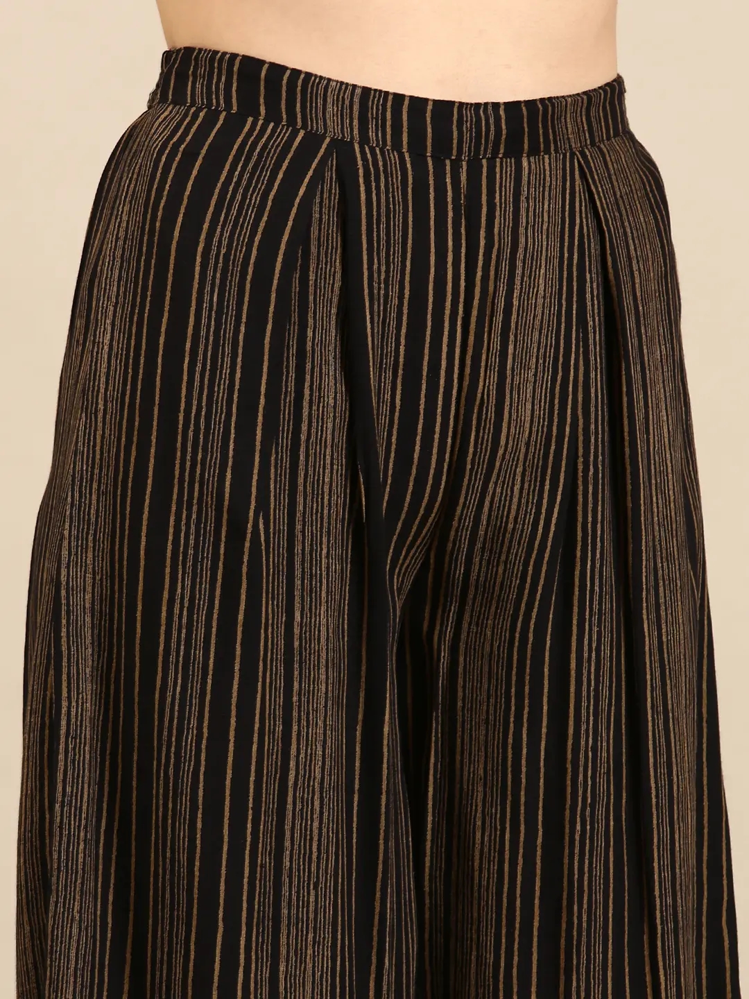 Women's Black Cotton Blend Printed Comfort Fit Kurta Sets