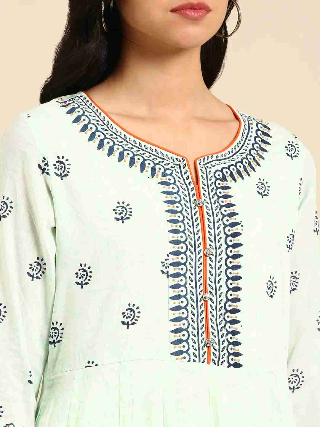 Women's Green Cotton Printed Comfort Fit Kurtas