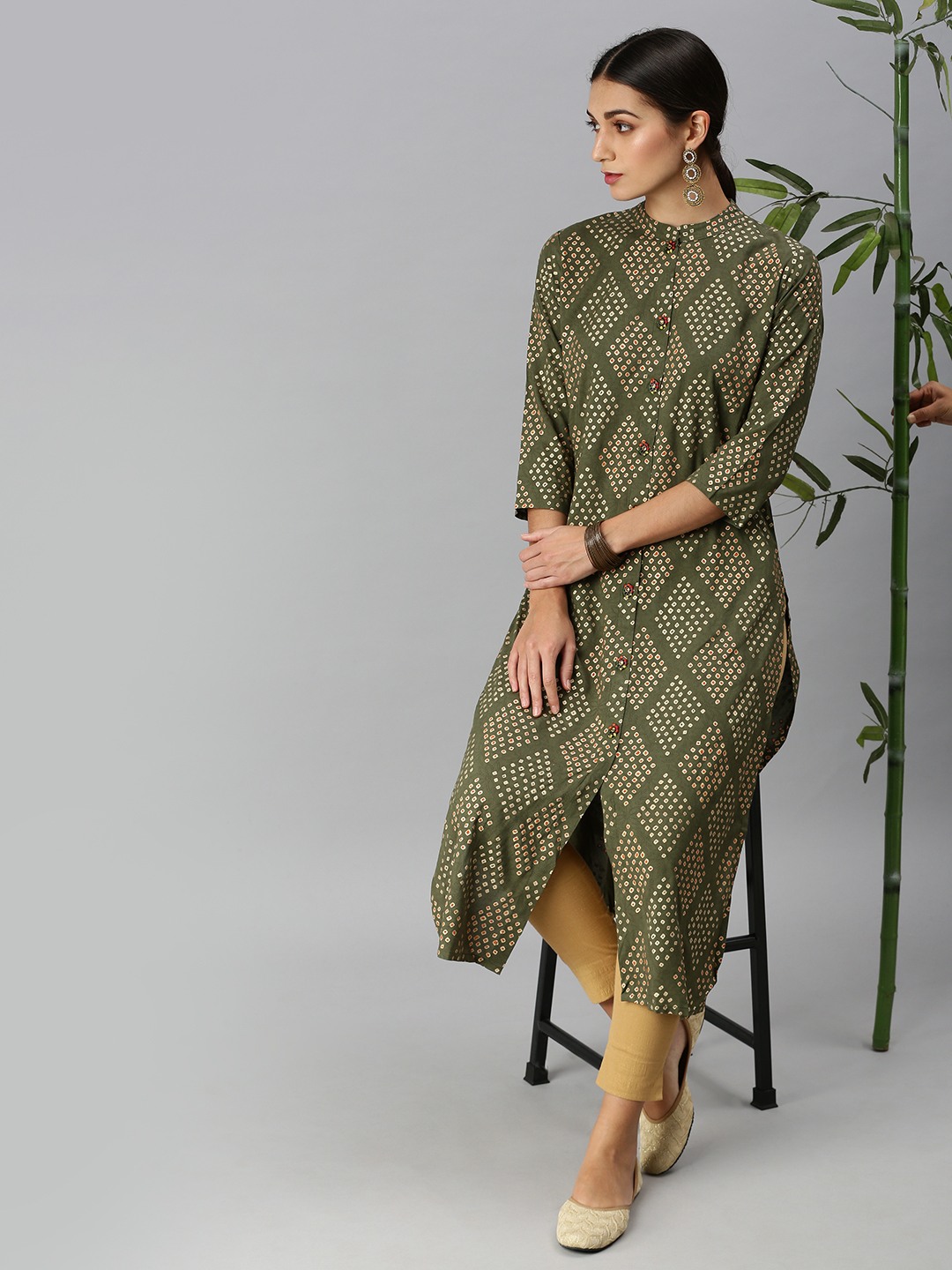 SHOWOFF Women Green Bandhani Mandarin Collar Three-Quarter Sleeves Long Straight Kurta