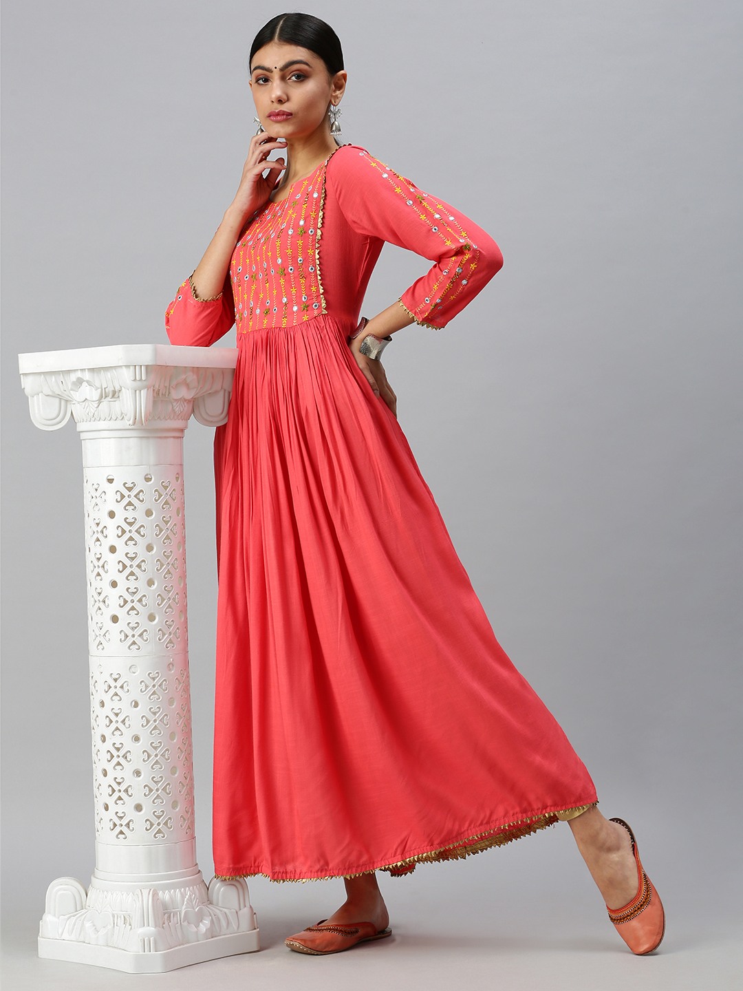 Women's Pink Cotton Blend Printed Regular Kurtas