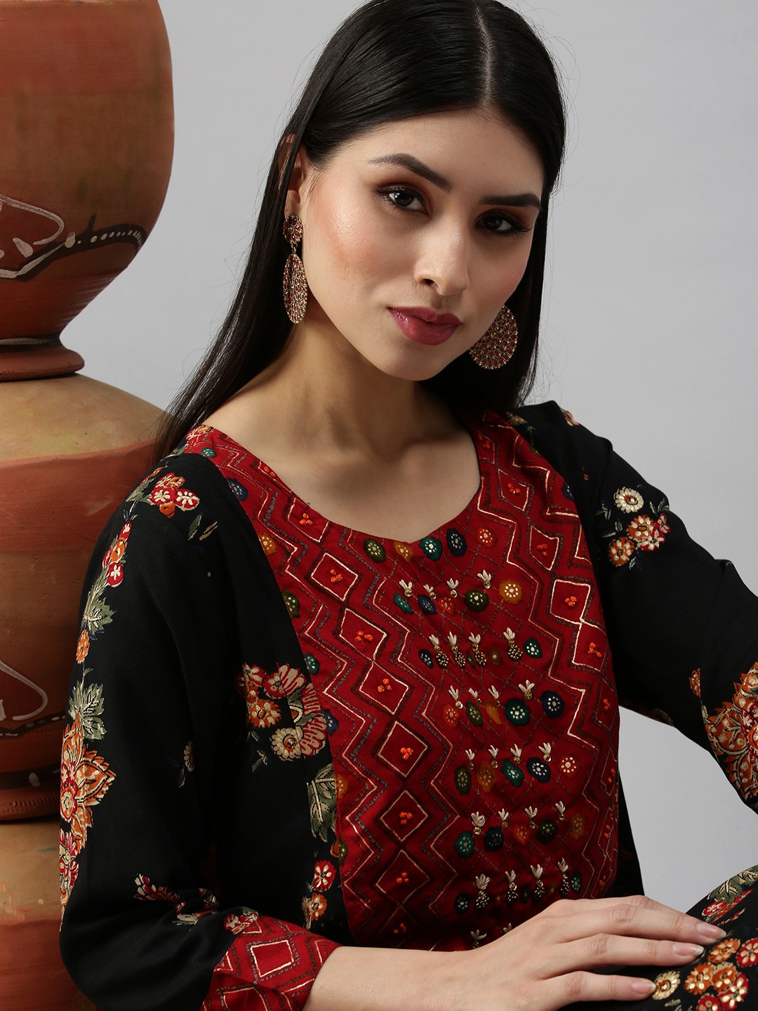 Women's Black Cotton Blend Floral Regular Kurtas