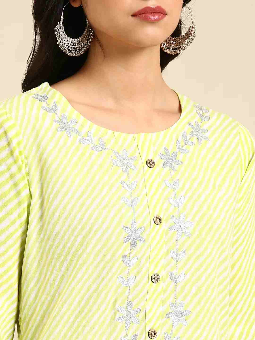 SHOWOFF Women Green Leheriya Round Neck Three-Quarter Sleeves Mid Length Straight Kurta