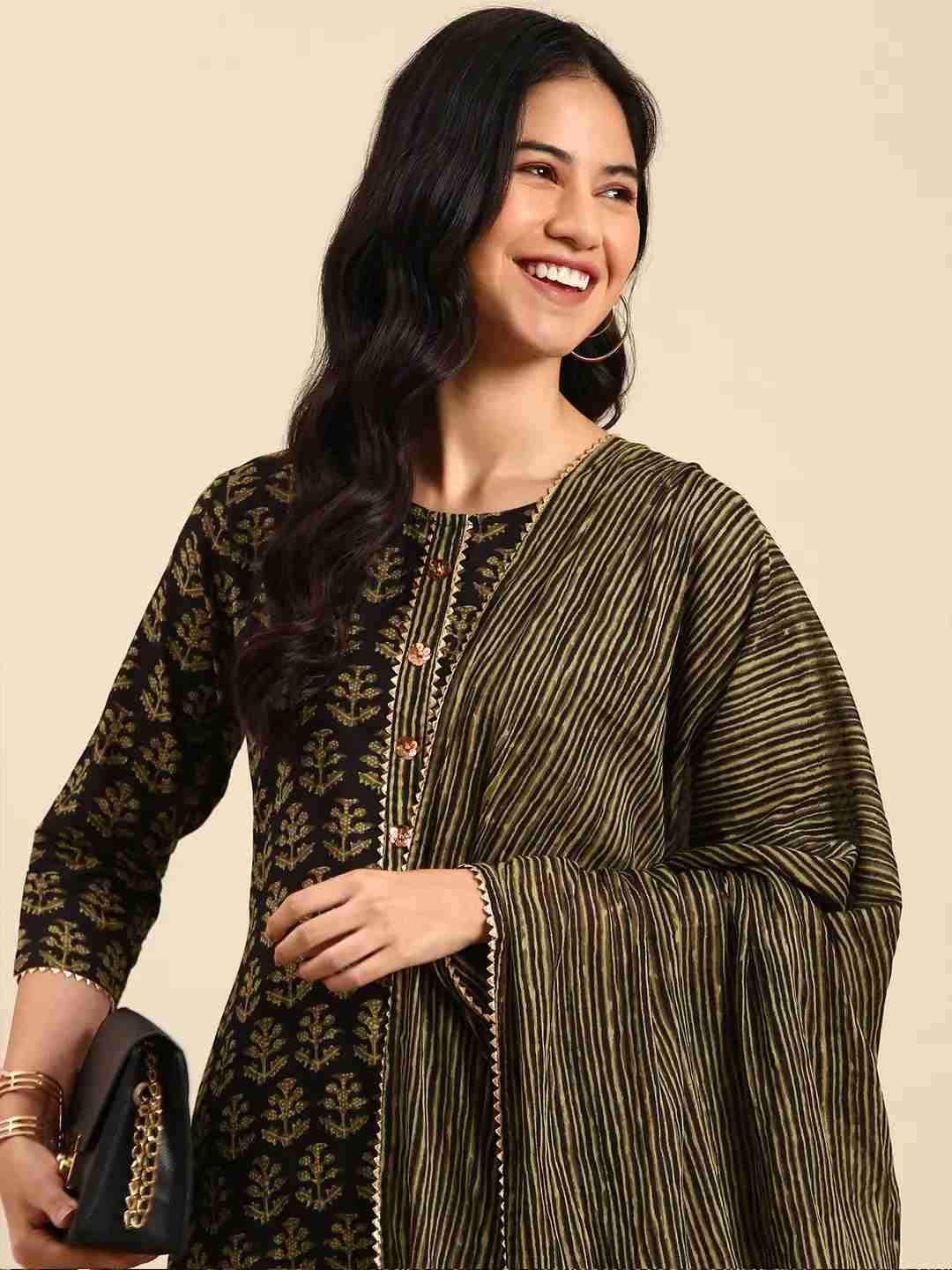 Women's Black Cotton Blend Printed Comfort Fit Kurta Sets