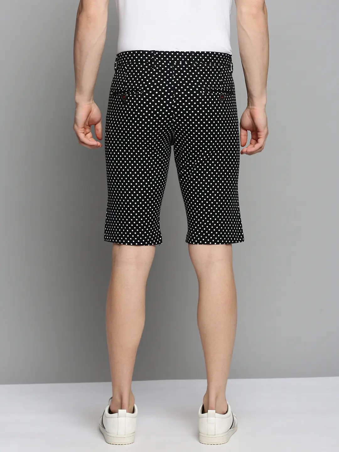 SHOWOFF Men's Knee Length Black Printed Mid-Rise Regular Shorts