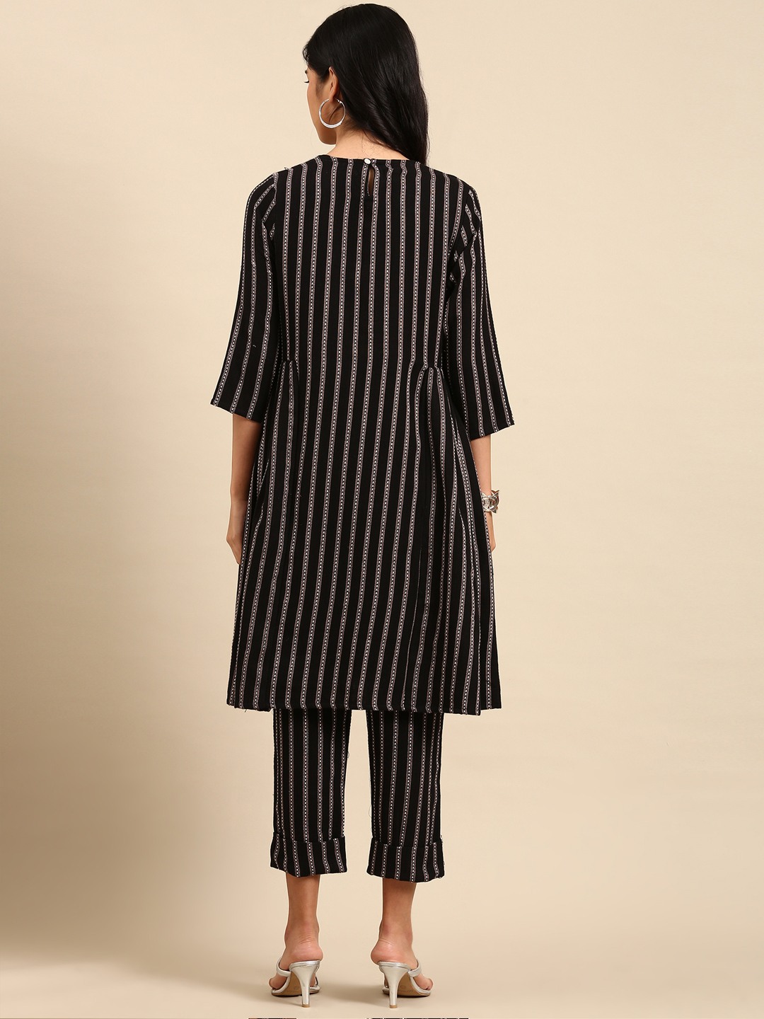 Women's Black Jute Solid Comfort Fit Kurta Sets