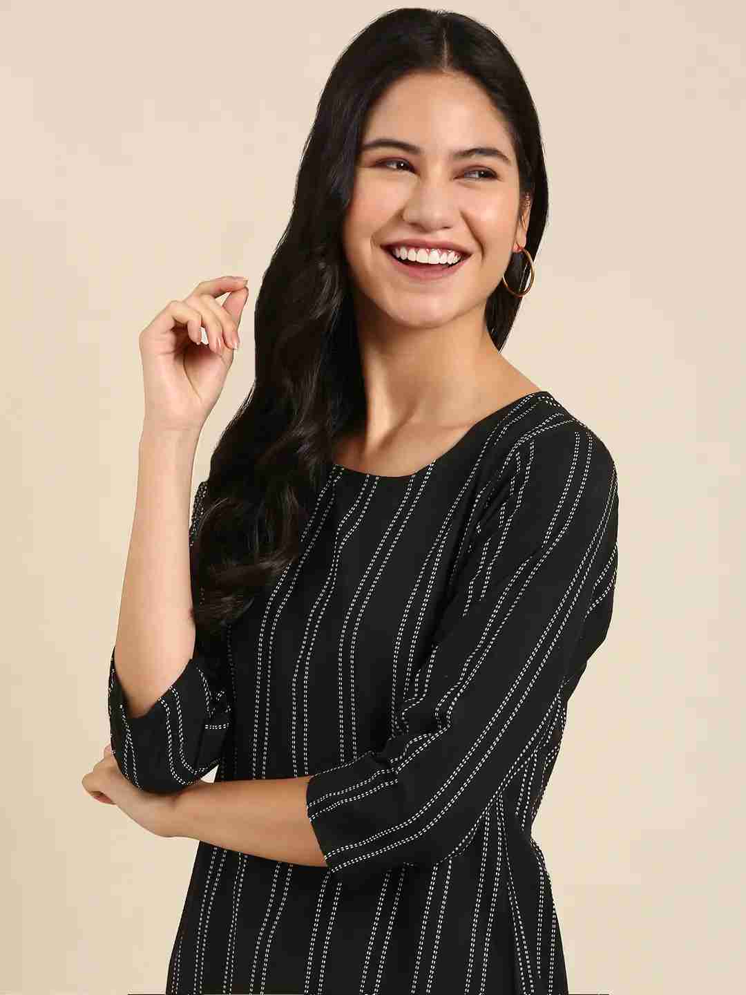 Women's Black Cotton Solid Comfort Fit Kurtas