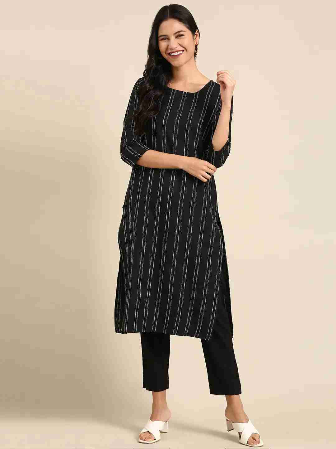 Women's Black Cotton Solid Comfort Fit Kurtas