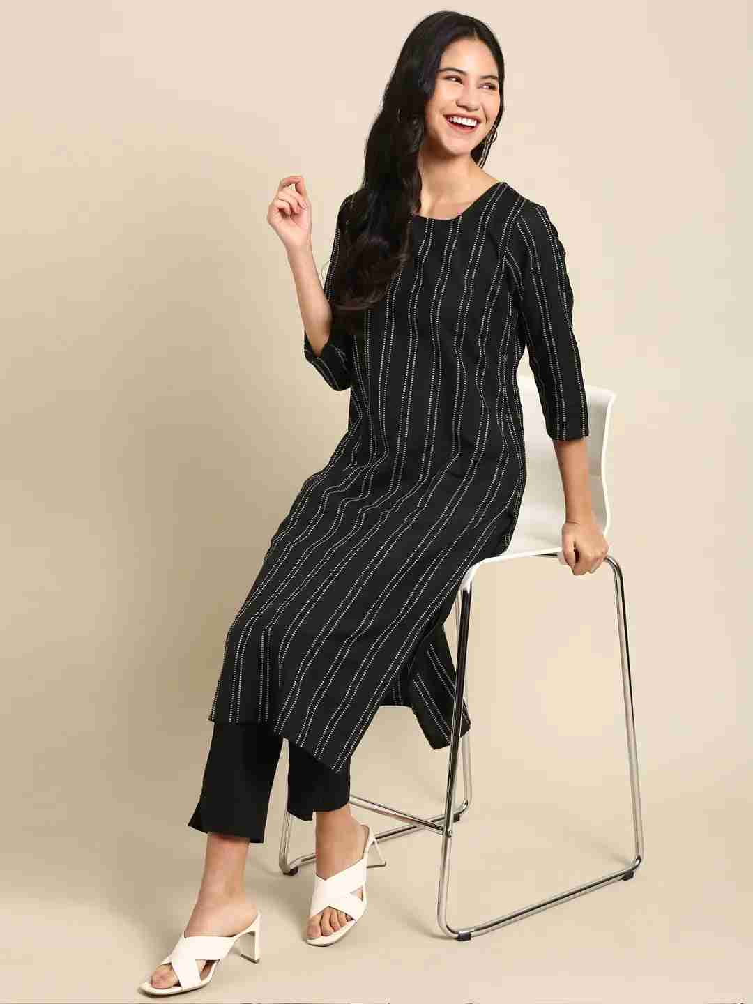 Women's Black Cotton Solid Comfort Fit Kurtas