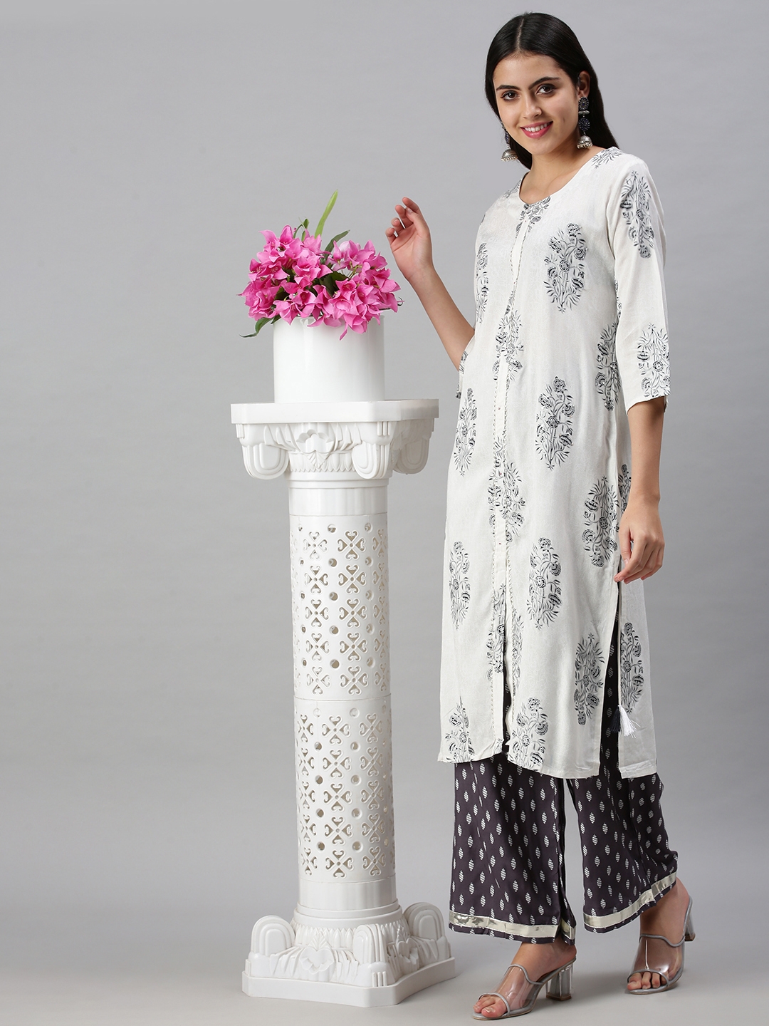 Women's White Cotton Blend Printed Regular Kurta Sets