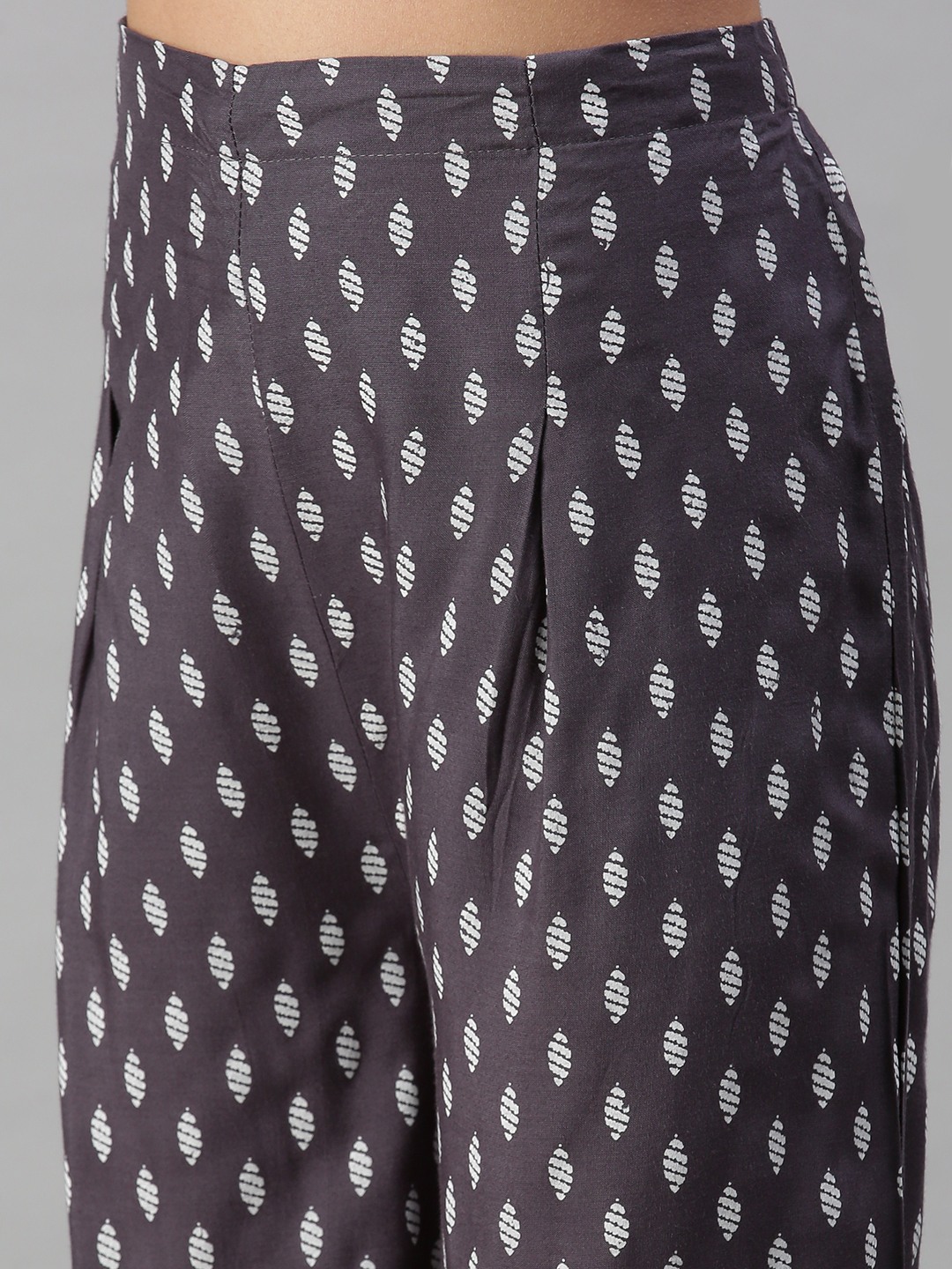 Women's White Cotton Blend Printed Regular Kurta Sets