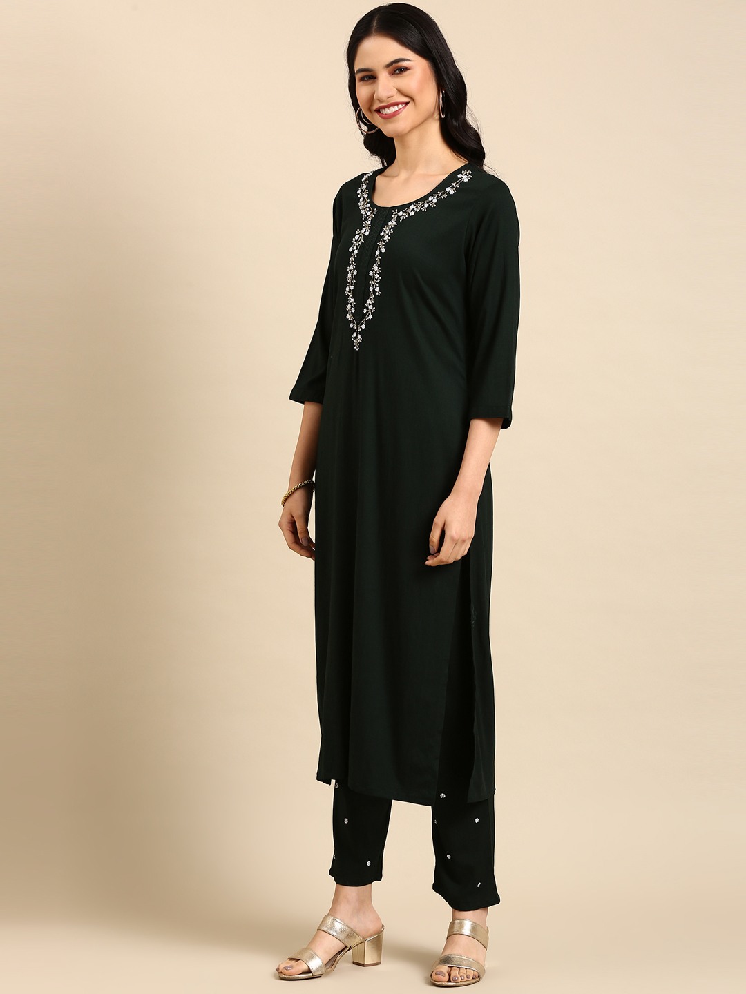 Women's Green Cotton Blend Solid Comfort Fit Kurta Sets