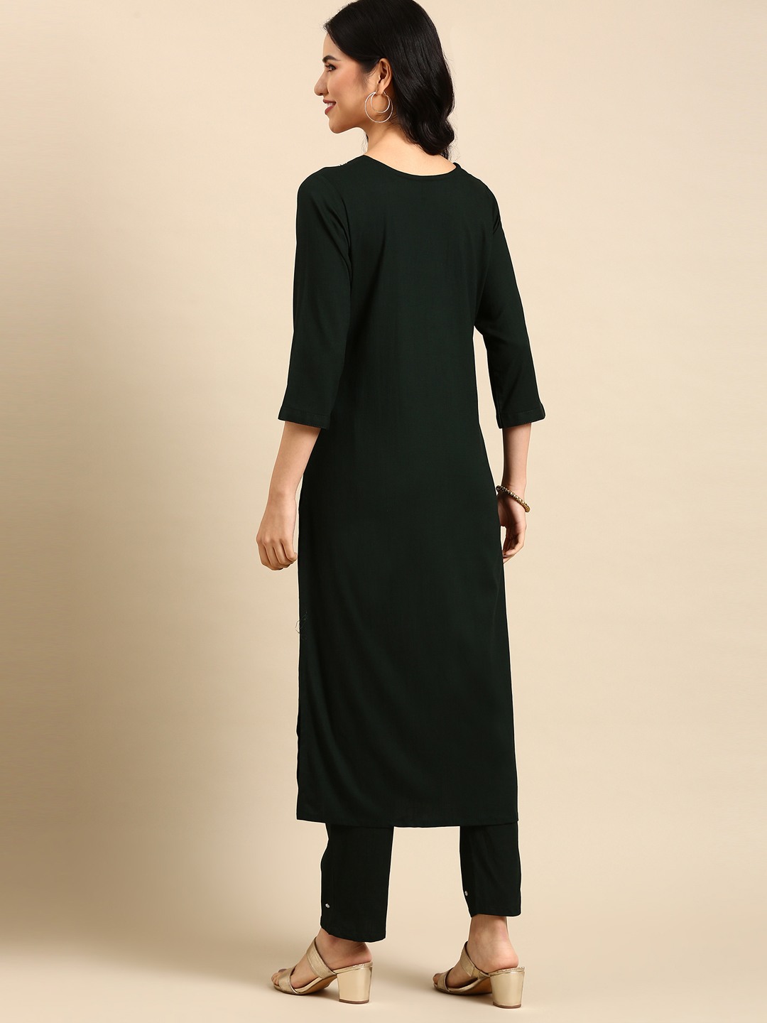 Women's Green Cotton Blend Solid Comfort Fit Kurta Sets