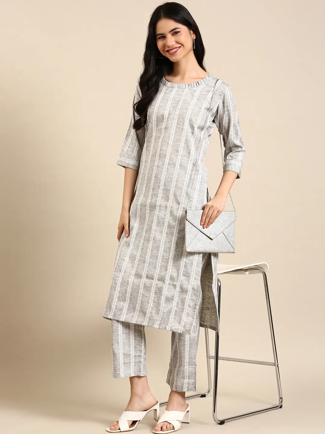 Women's Grey Cotton Blend Solid Comfort Fit Kurta Sets