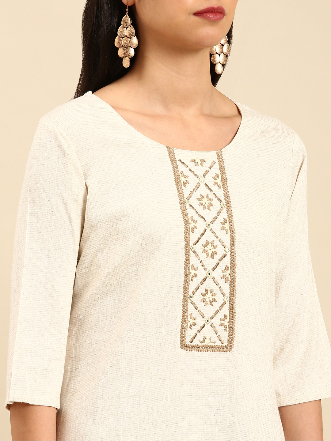 SHOWOFF Women's Round Neck Woven Design Off White Straight Kurta