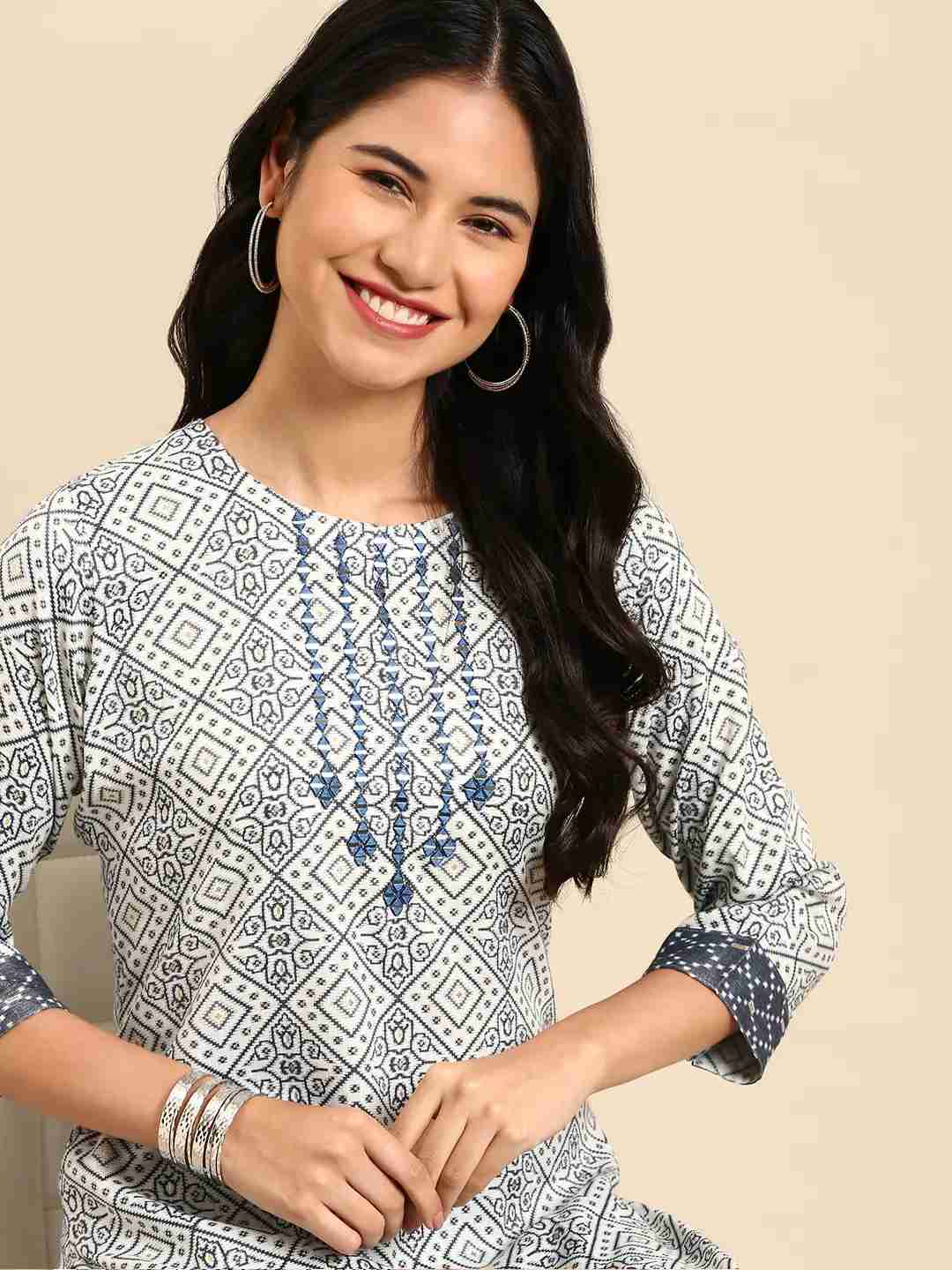 SHOWOFF Women's Scoop Neck Off White Straight Kurta Sets