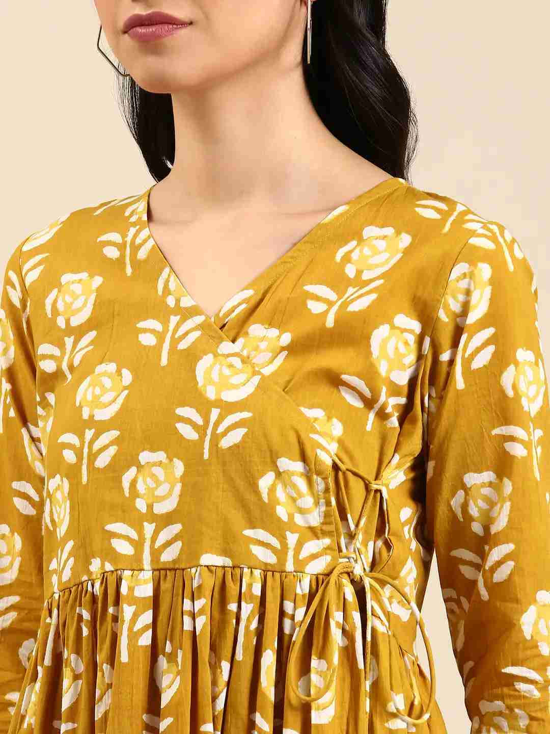 Women's Yellow Cotton Printed Comfort Fit Kurtas