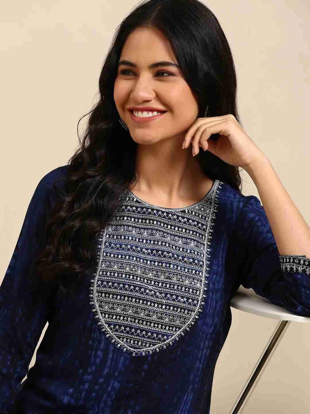 SHOWOFF Women's Round Neck Abstract Navy Blue Straight Kurta