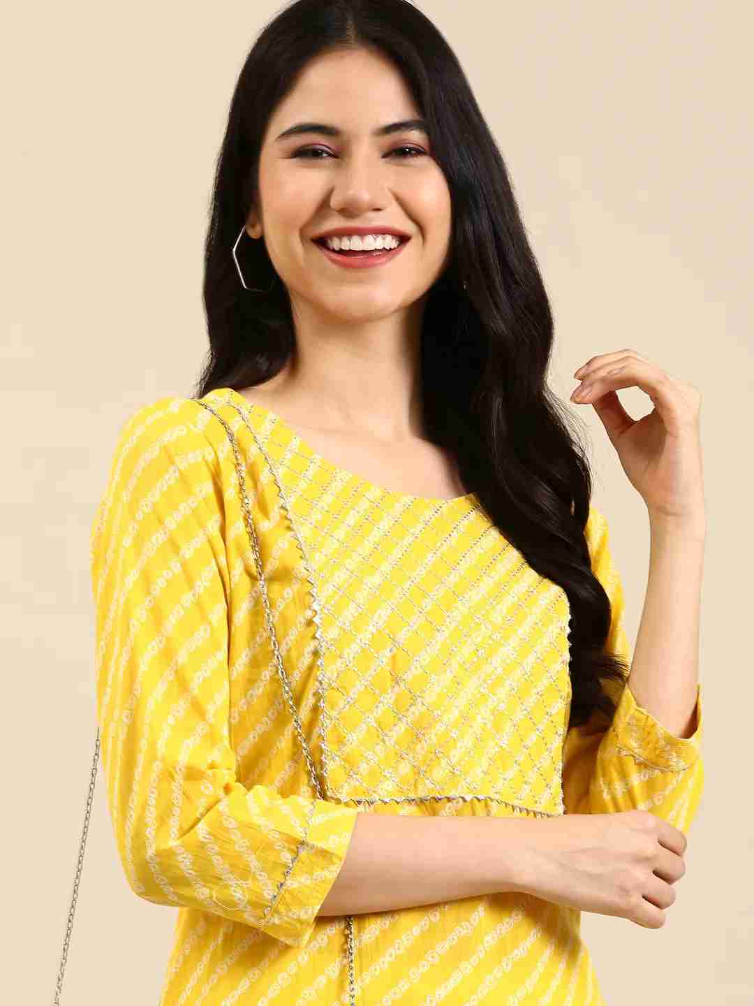 Women's Yellow Cotton Blend Solid Comfort Fit Kurta Sets