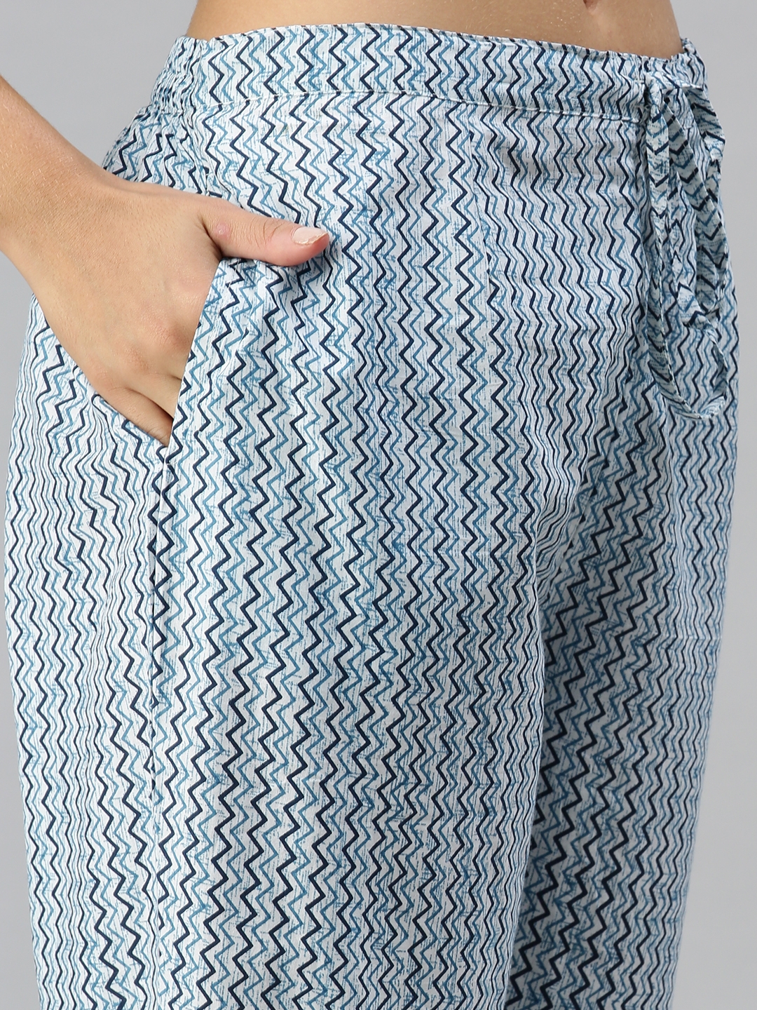 Women's Blue Cotton Blend Printed Regular Kurta Sets